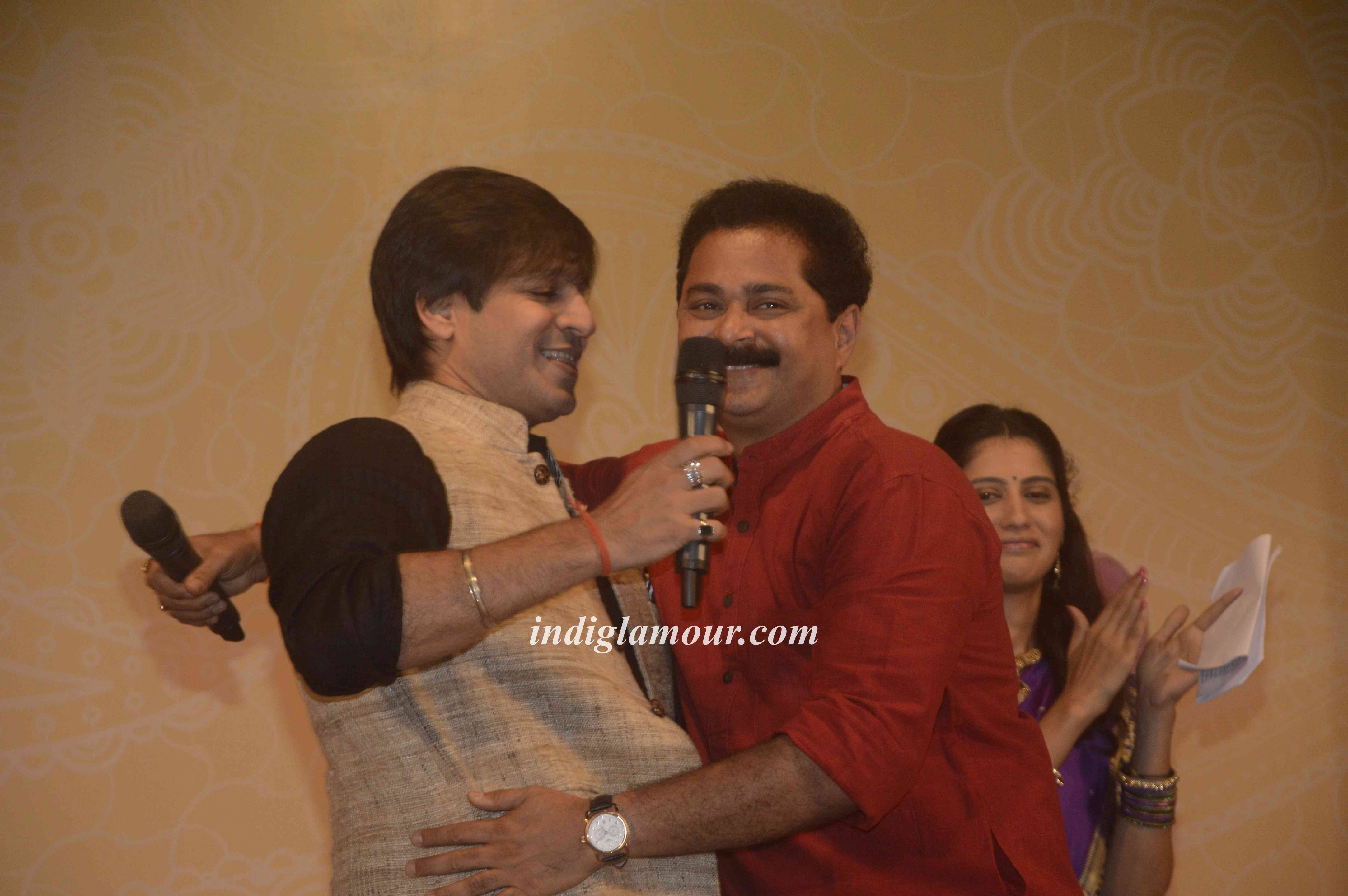 Vivek Oberoi Visits Siddhivinayak Temple Event hd photo