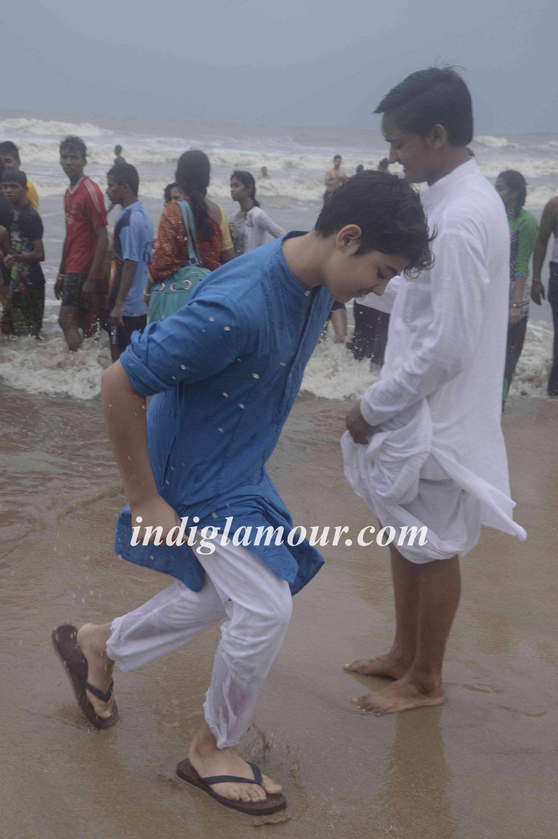 Dimple Kapadia Celebrates Ganpati Visarjan Event hd photo
