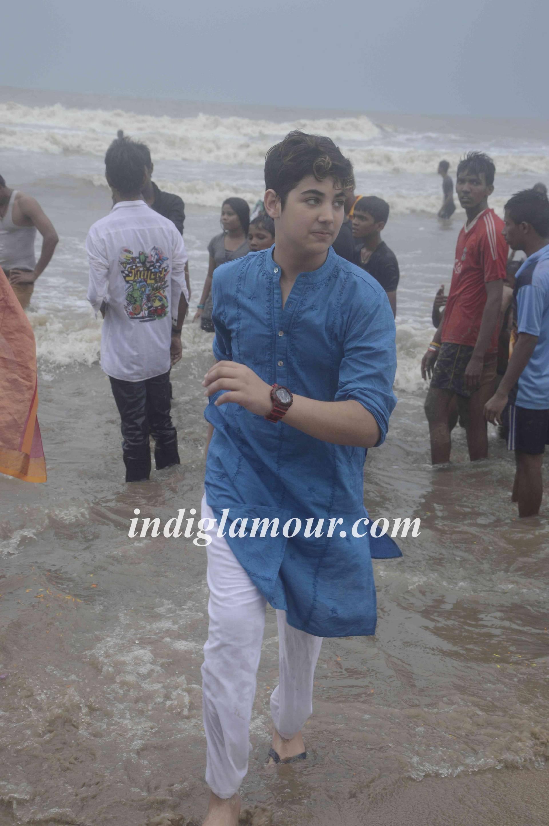 Dimple Kapadia Celebrates Ganpati Visarjan Event hd photo