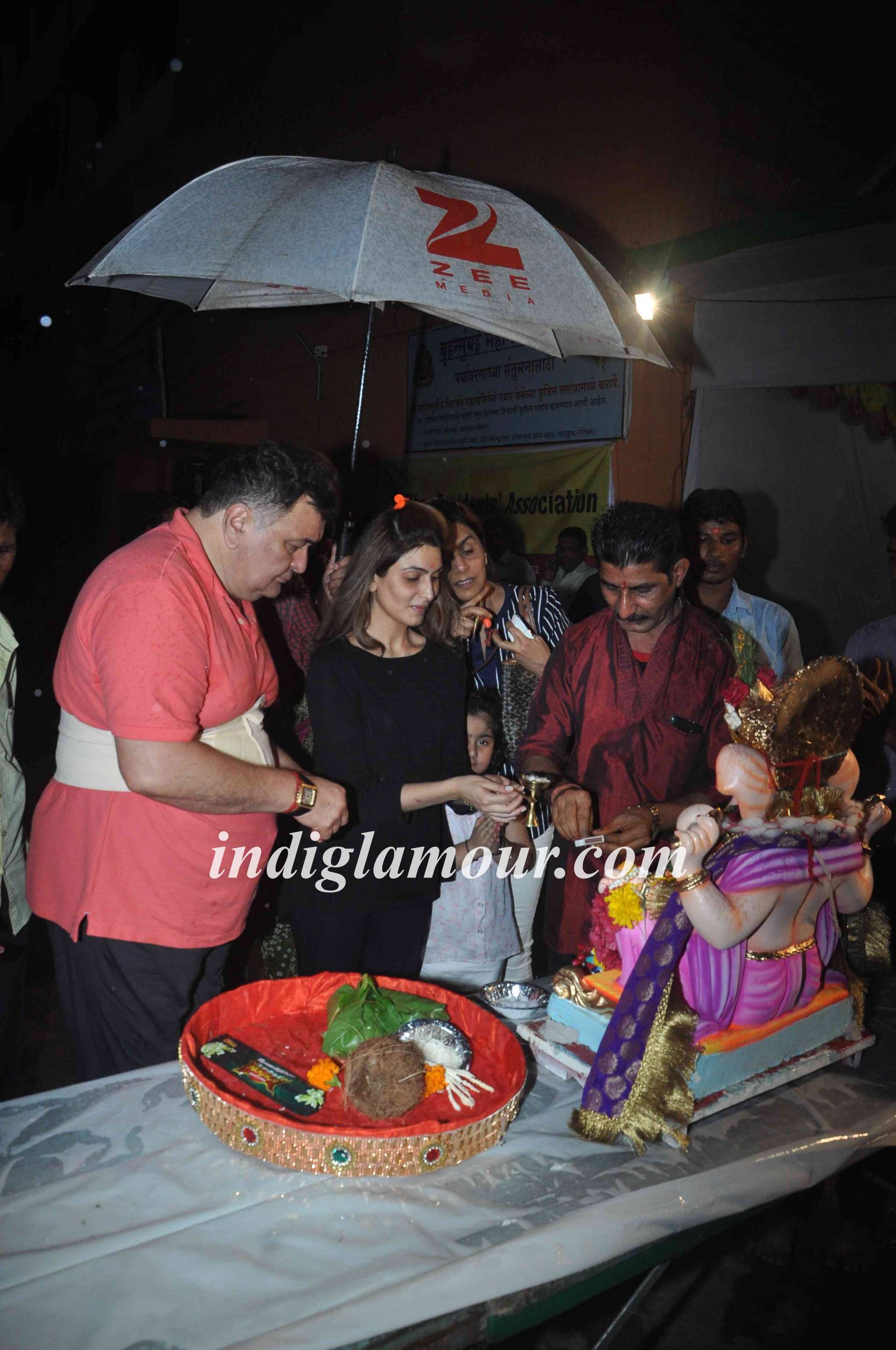 Rishi Kapoor Celebrates Ganpati Visarjan Event hd photo