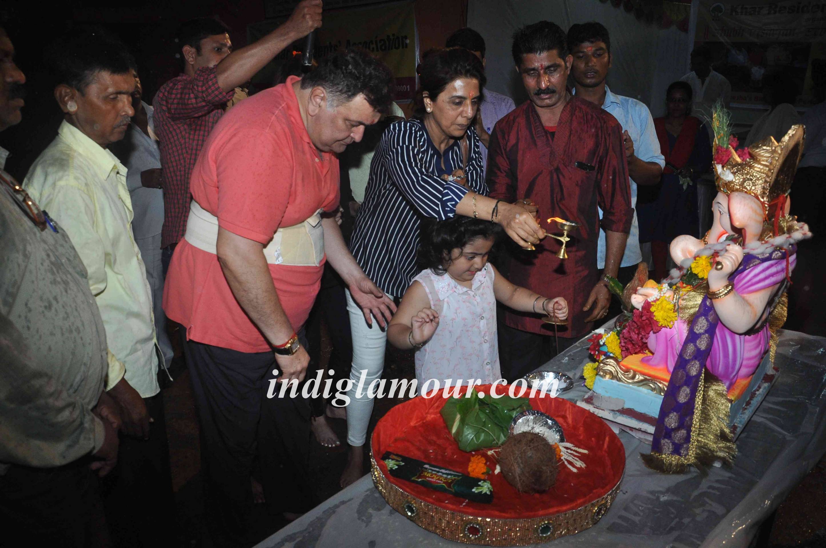 Rishi Kapoor Celebrates Ganpati Visarjan Event hd photo