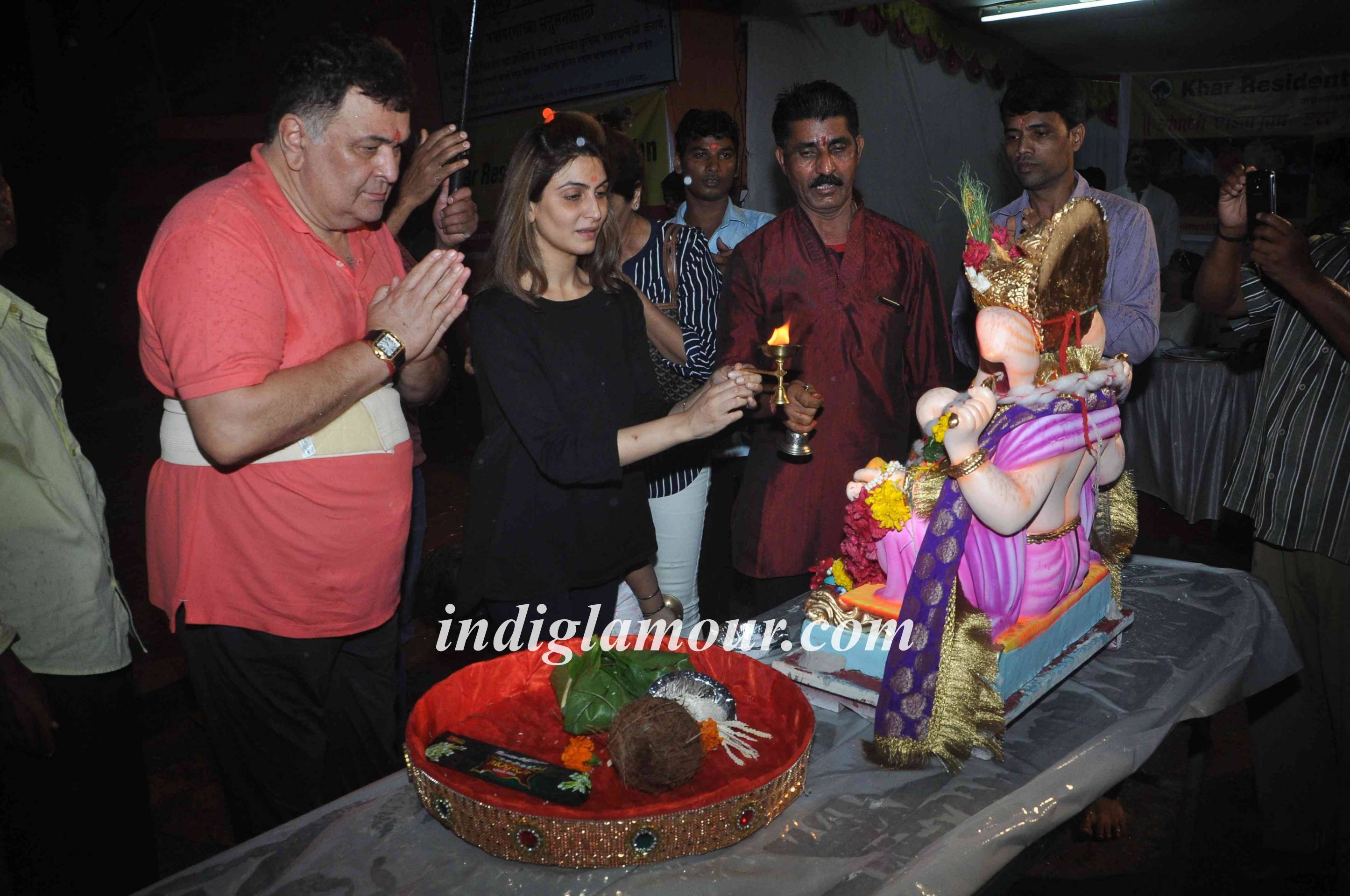 Rishi Kapoor Celebrates Ganpati Visarjan Event hd photo