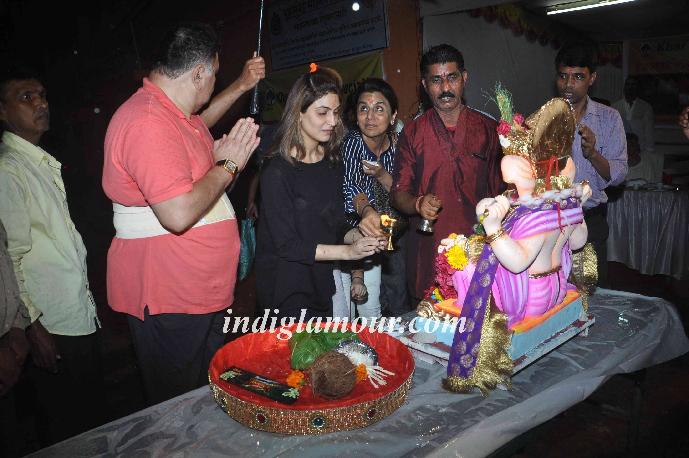 Rishi Kapoor Celebrates Ganpati Visarjan Event hd photo
