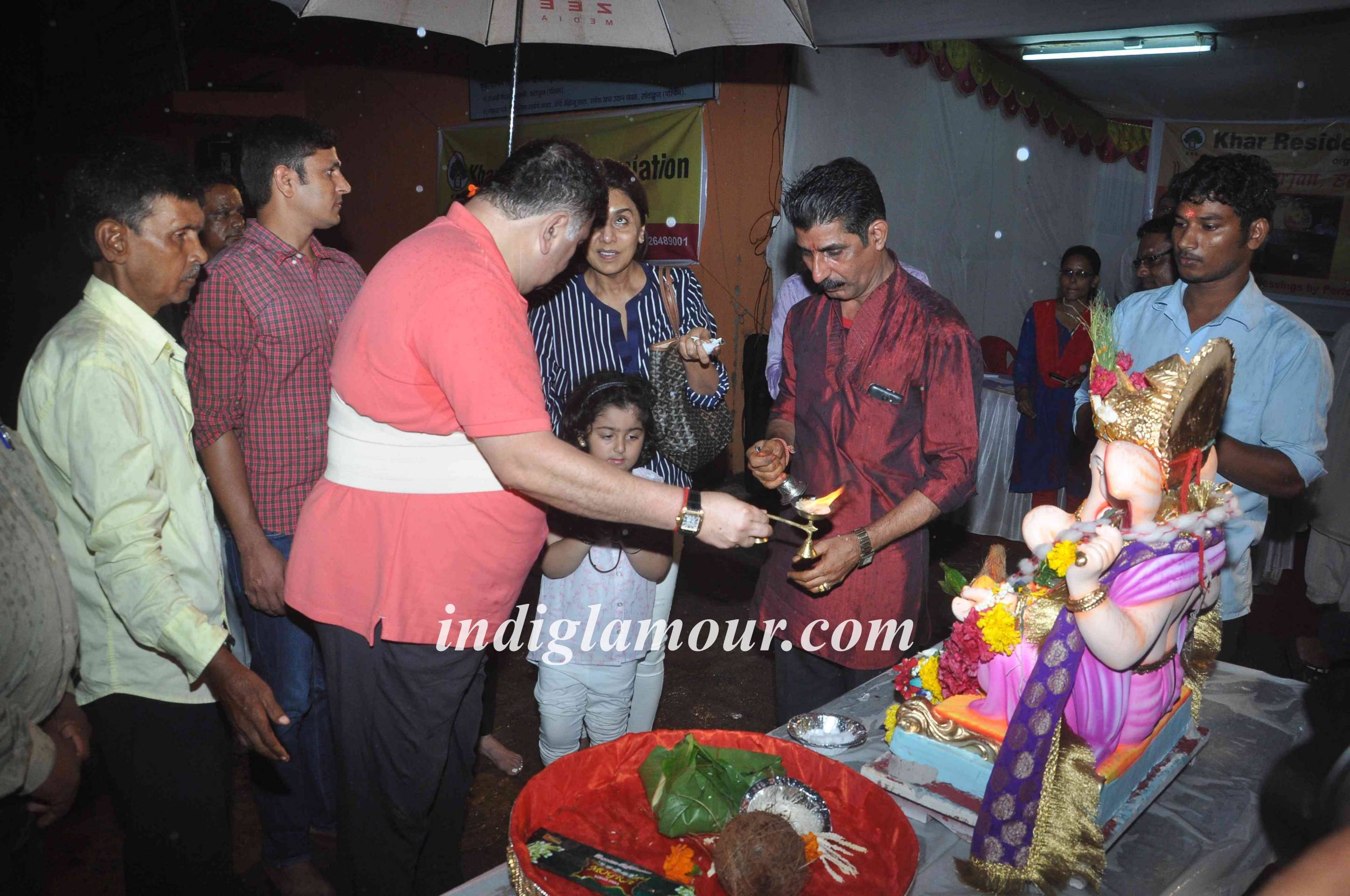 Rishi Kapoor Celebrates Ganpati Visarjan Event hd photo