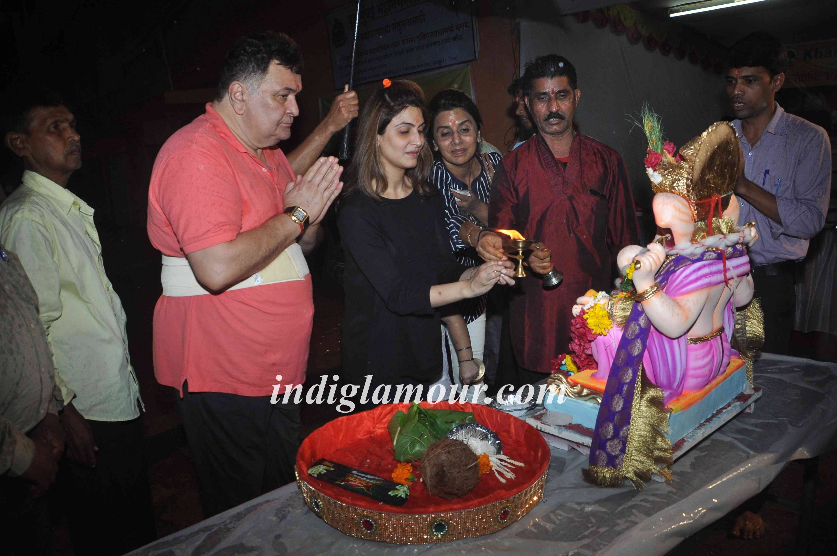 Rishi Kapoor Celebrates Ganpati Visarjan Event hd photo