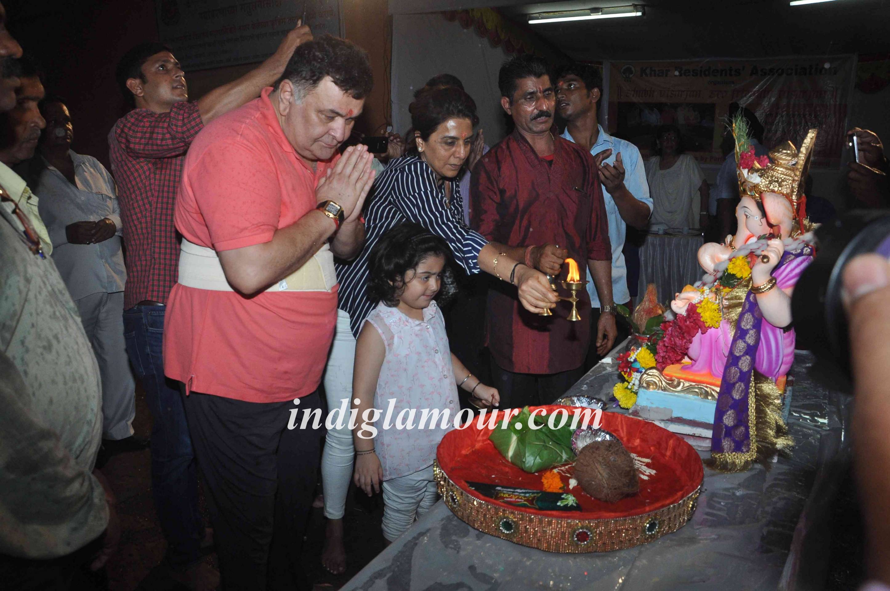 Rishi Kapoor Celebrates Ganpati Visarjan Event hd photo