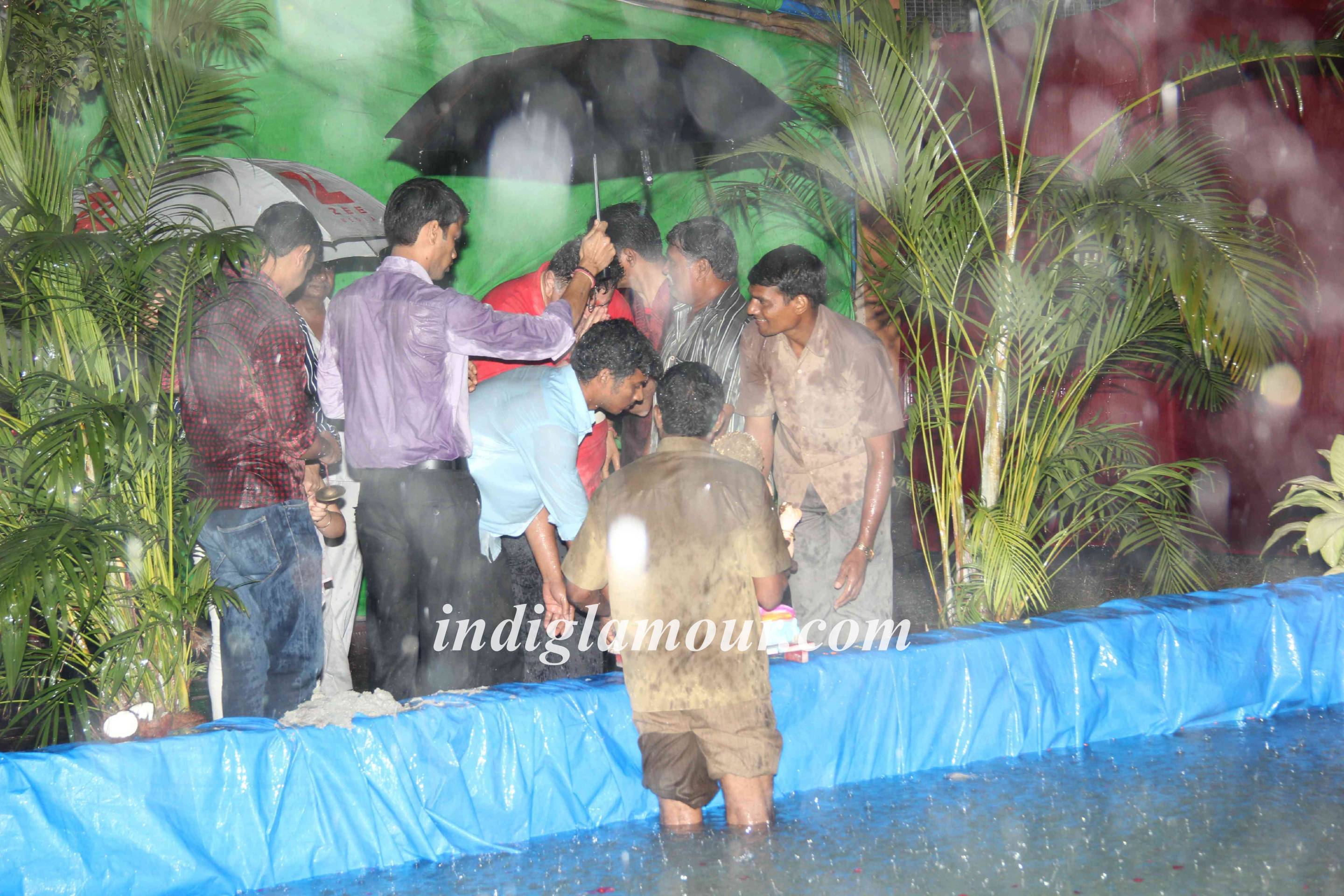 Rishi Kapoor Celebrates Ganpati Visarjan Event hd photo