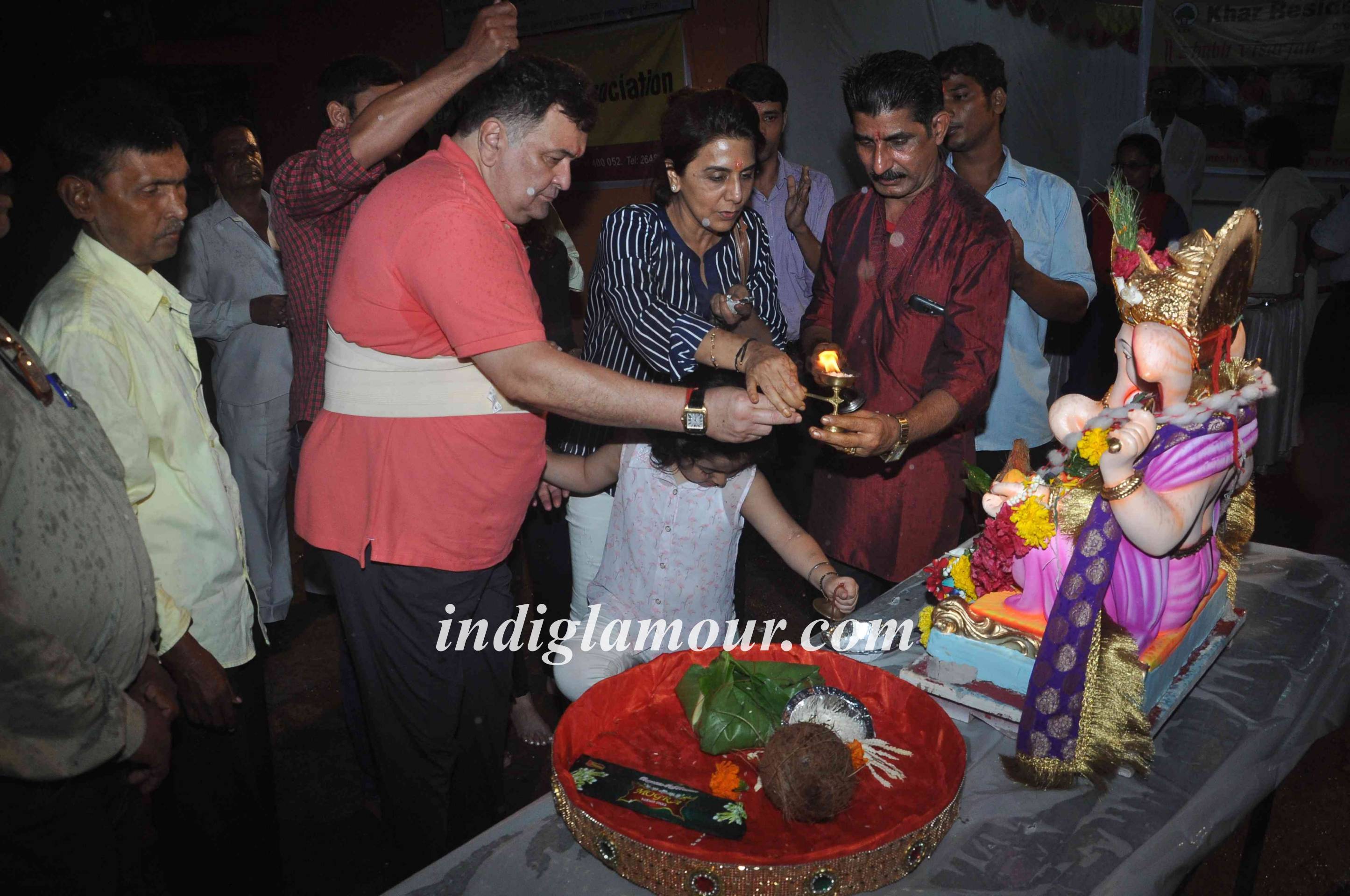 Rishi Kapoor Celebrates Ganpati Visarjan Event hd photo