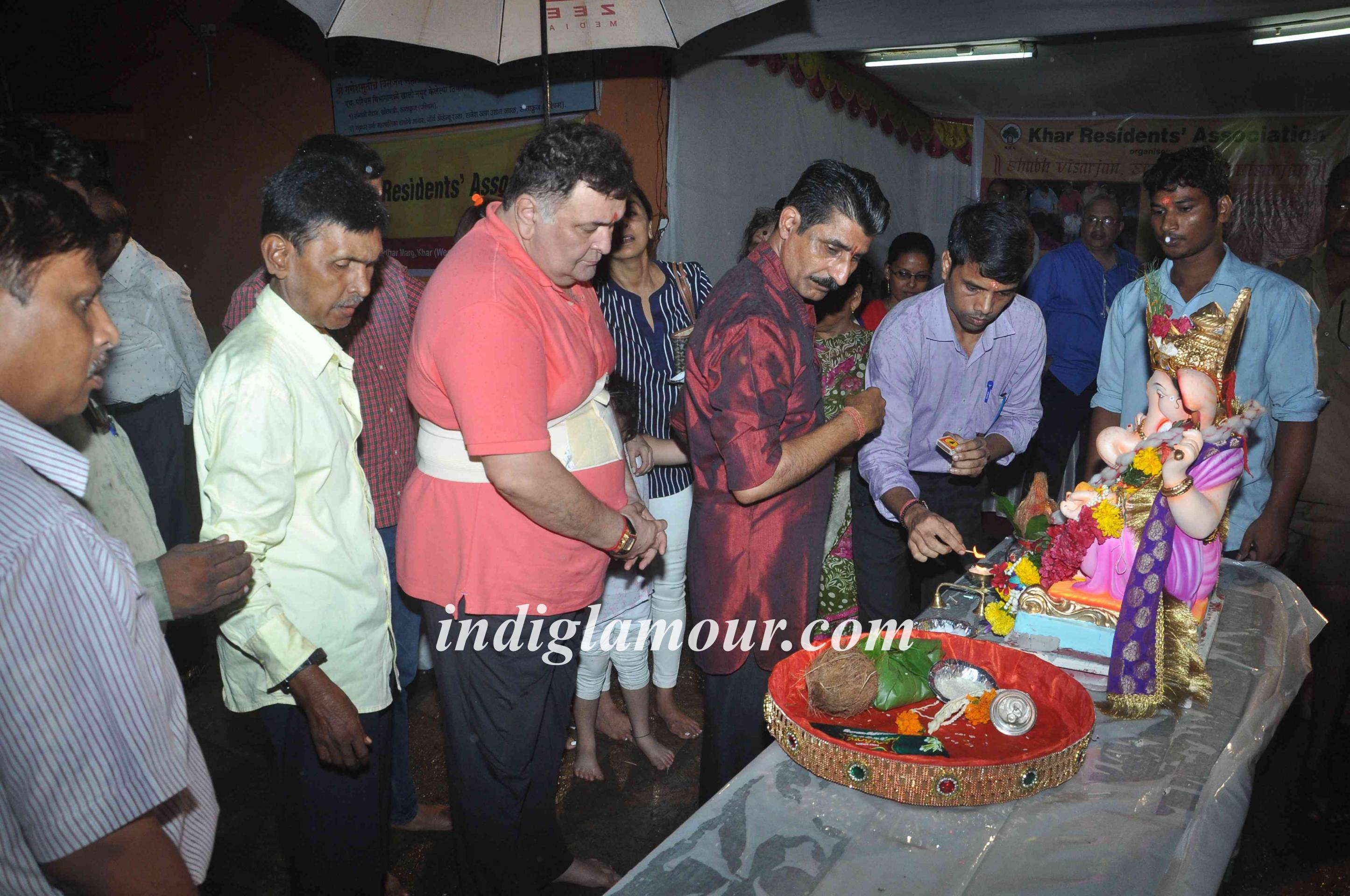 Rishi Kapoor Celebrates Ganpati Visarjan Event hd photo