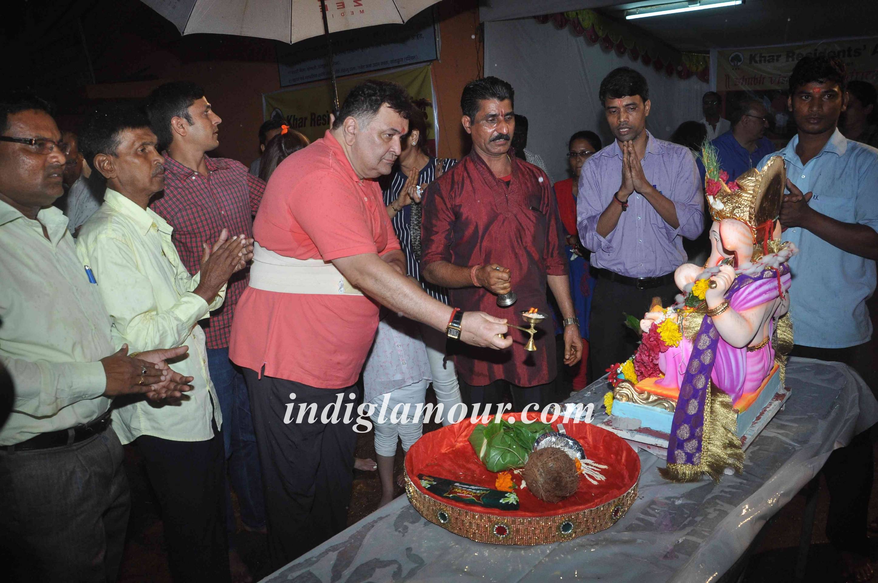 Rishi Kapoor Celebrates Ganpati Visarjan Event hd photo