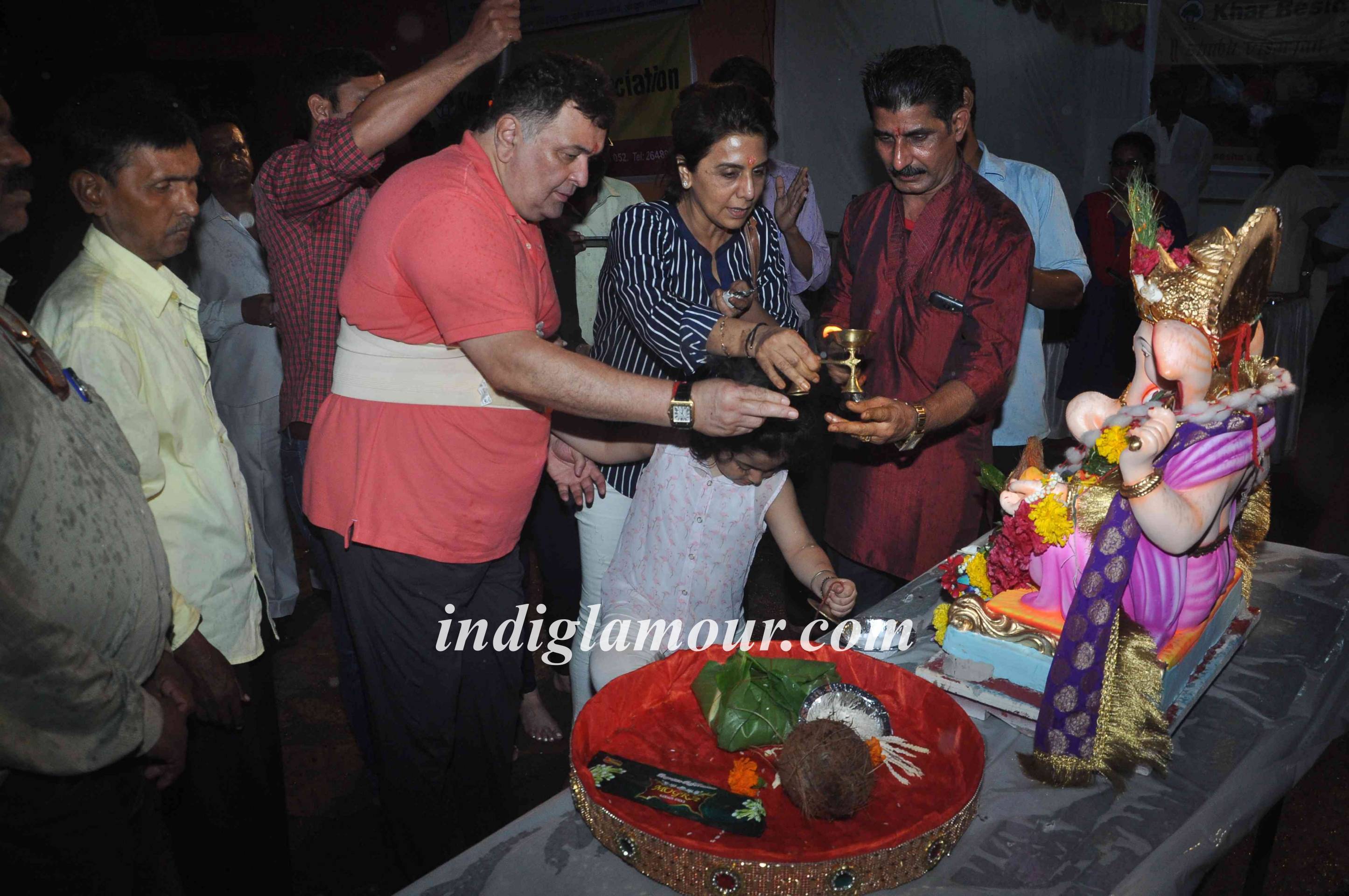 Rishi Kapoor Celebrates Ganpati Visarjan Event hd photo