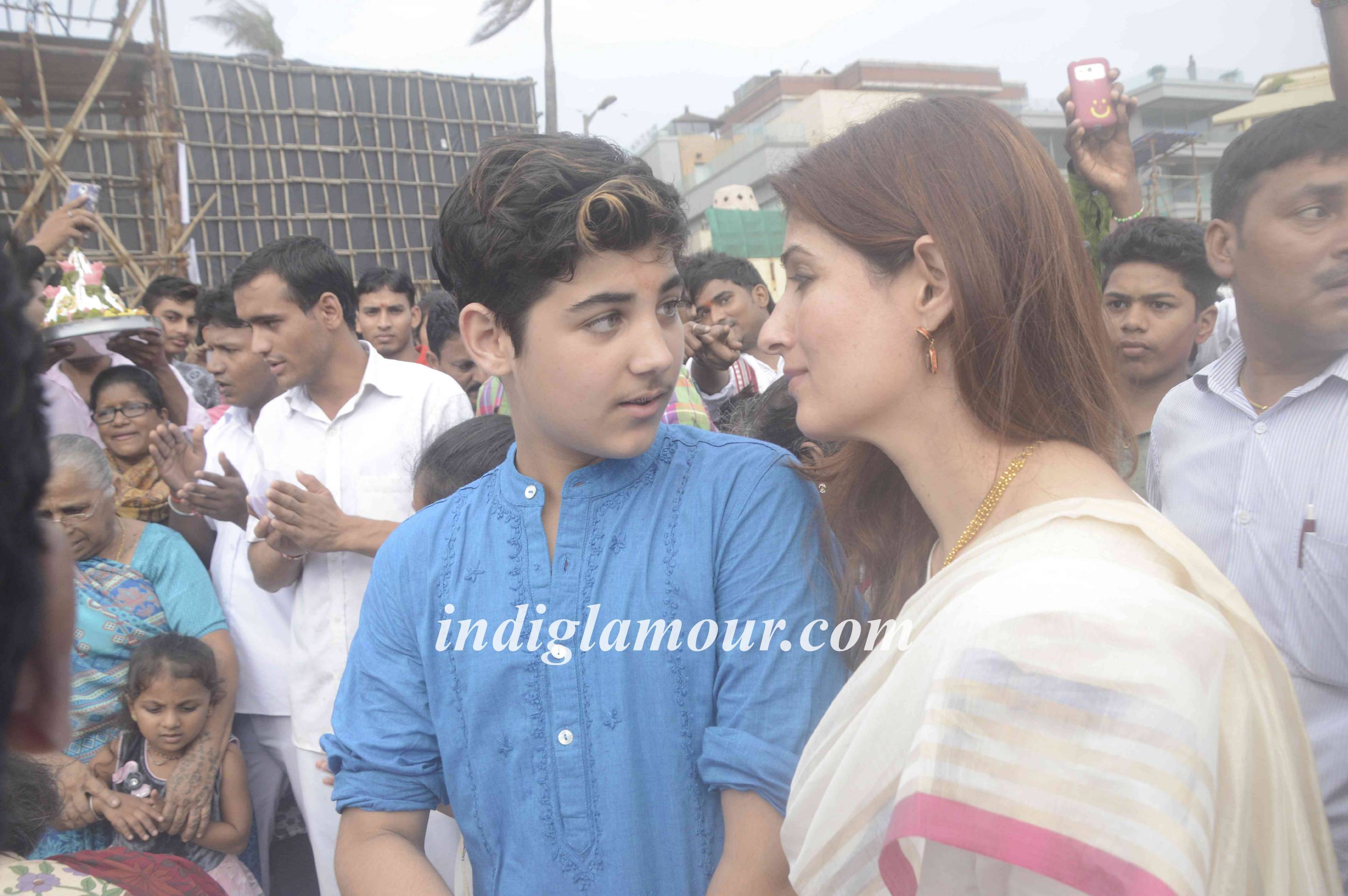 Dimple Kapadia Celebrates Ganpati Visarjan Event hd photo