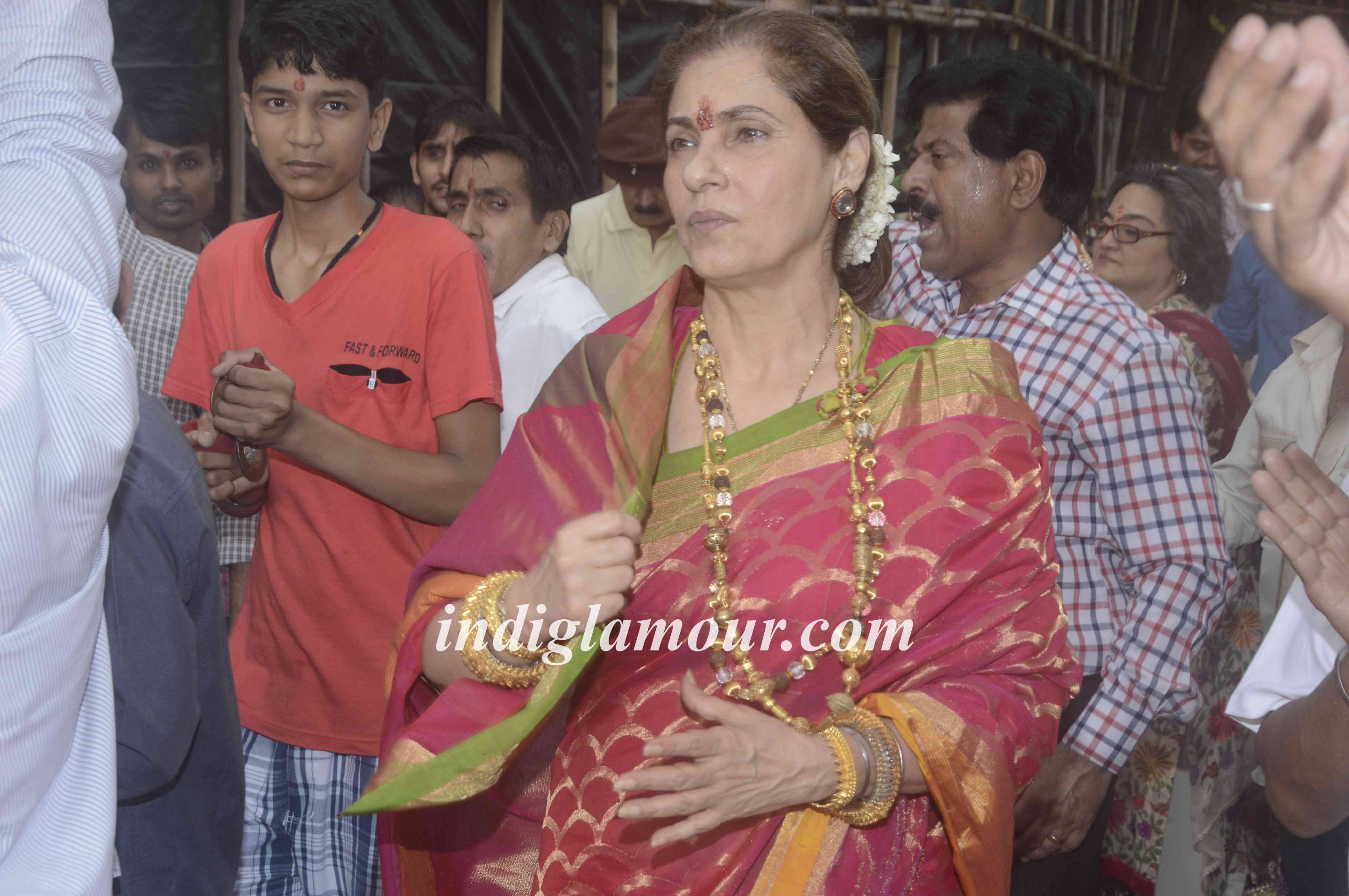 Dimple Kapadia Celebrates Ganpati Visarjan Event hd photo