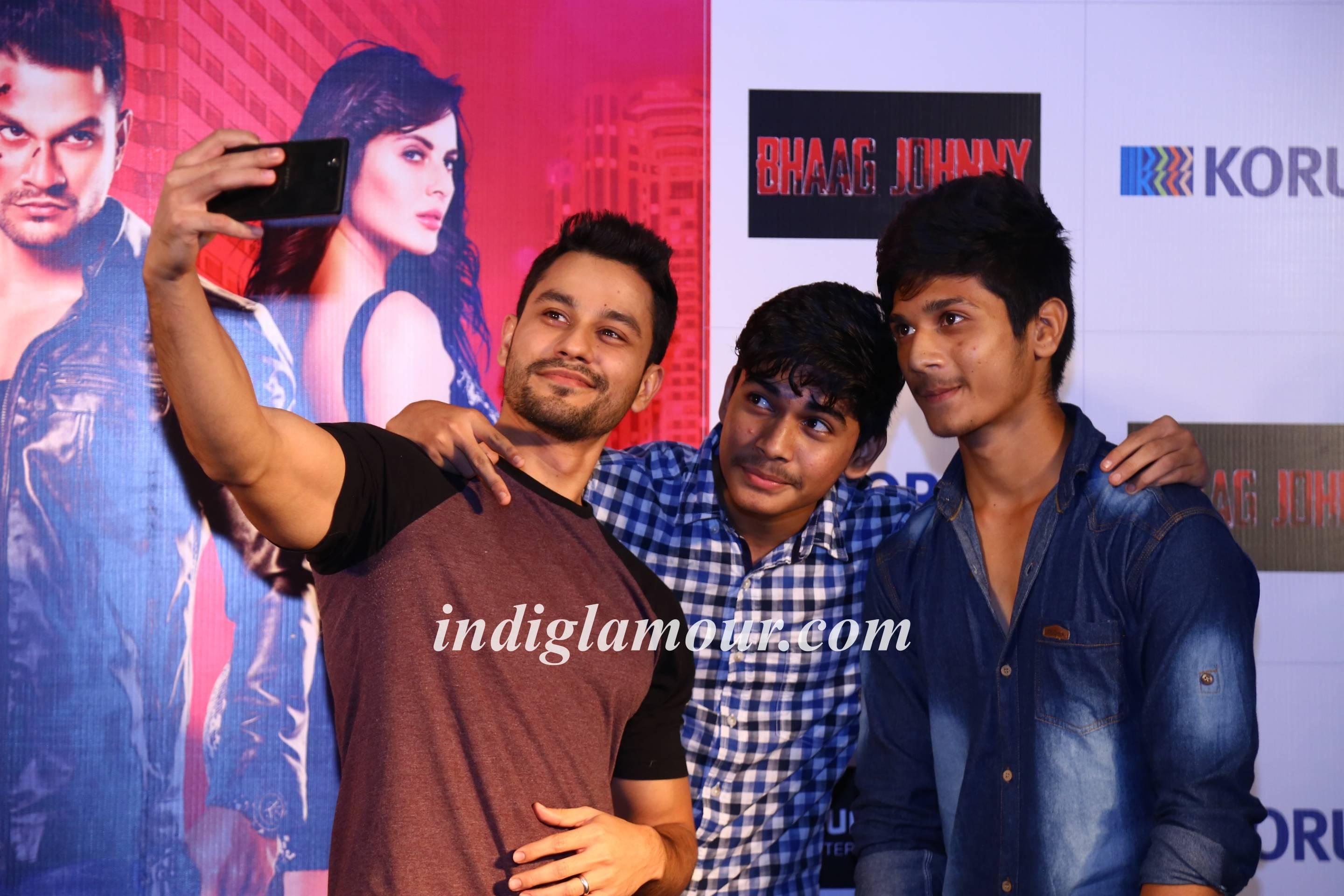 Kunal Khemu and Zoa Morani Promoting Bhaag Johnny in Korum Mall Event hd photo