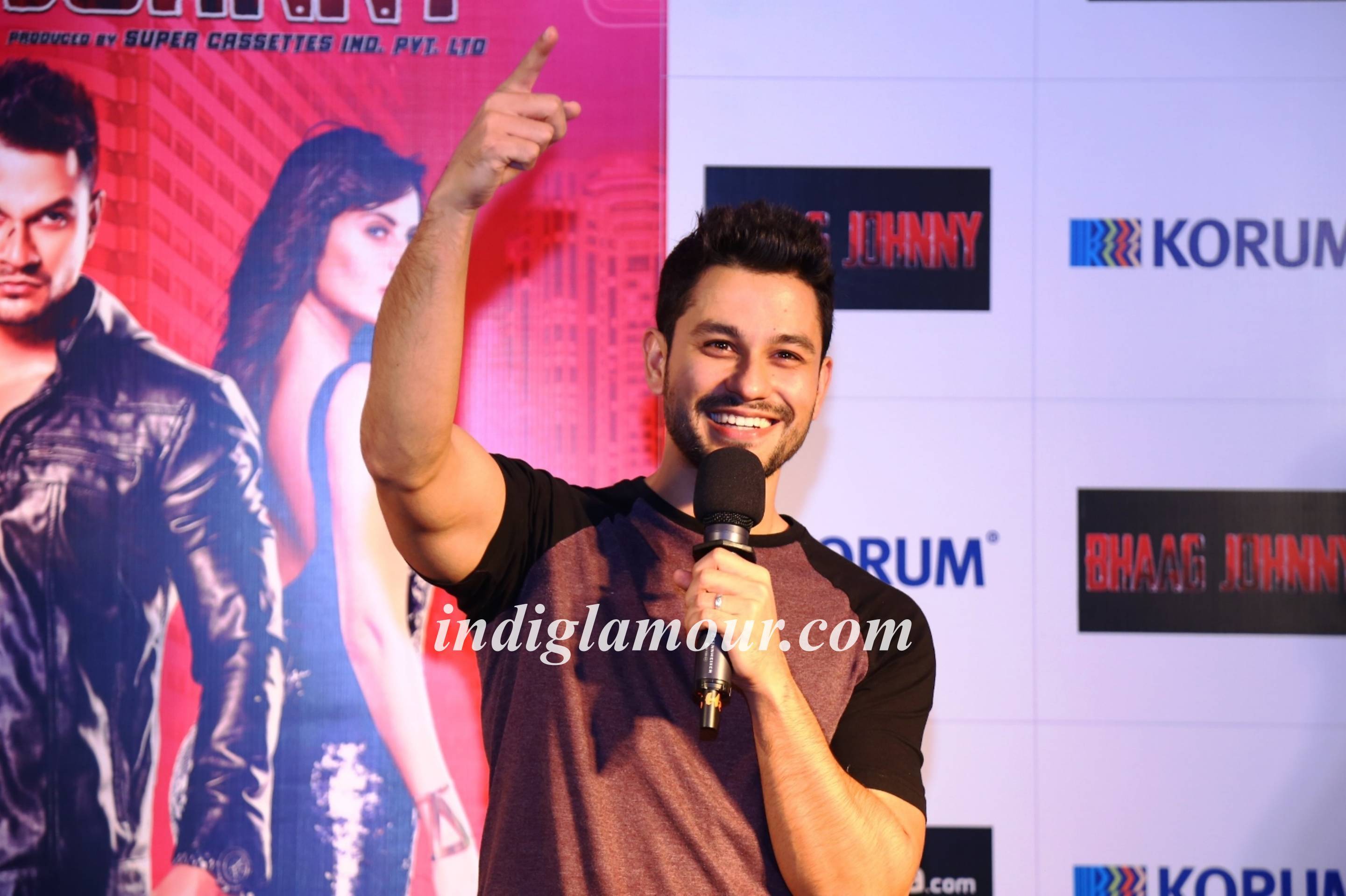 Kunal Khemu and Zoa Morani Promoting Bhaag Johnny in Korum Mall Event hd photo