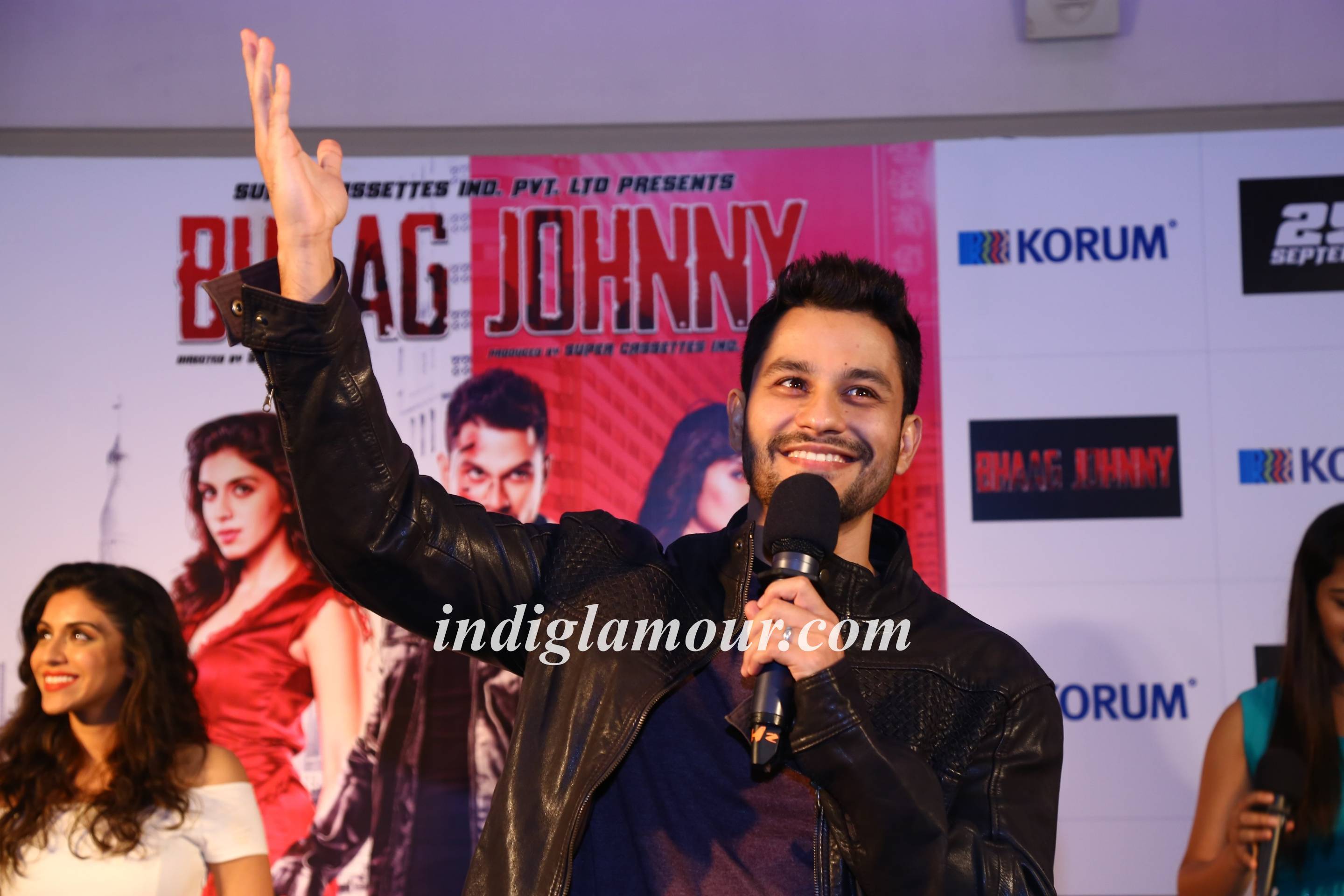Kunal Khemu and Zoa Morani Promoting Bhaag Johnny in Korum Mall Event hd photo