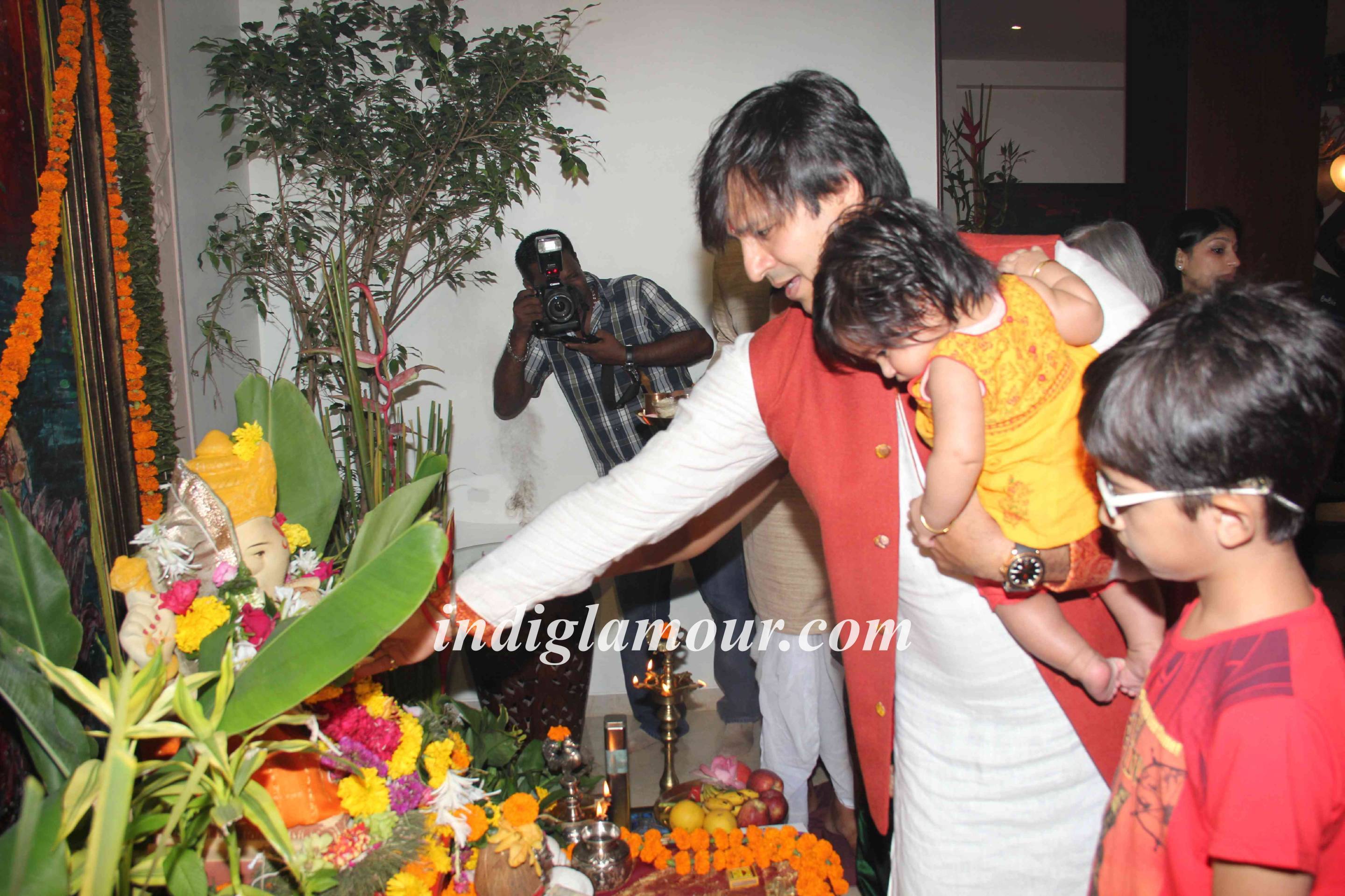 Vivek Oberoi Celebrates Ganpati Visarjan Event hd photo