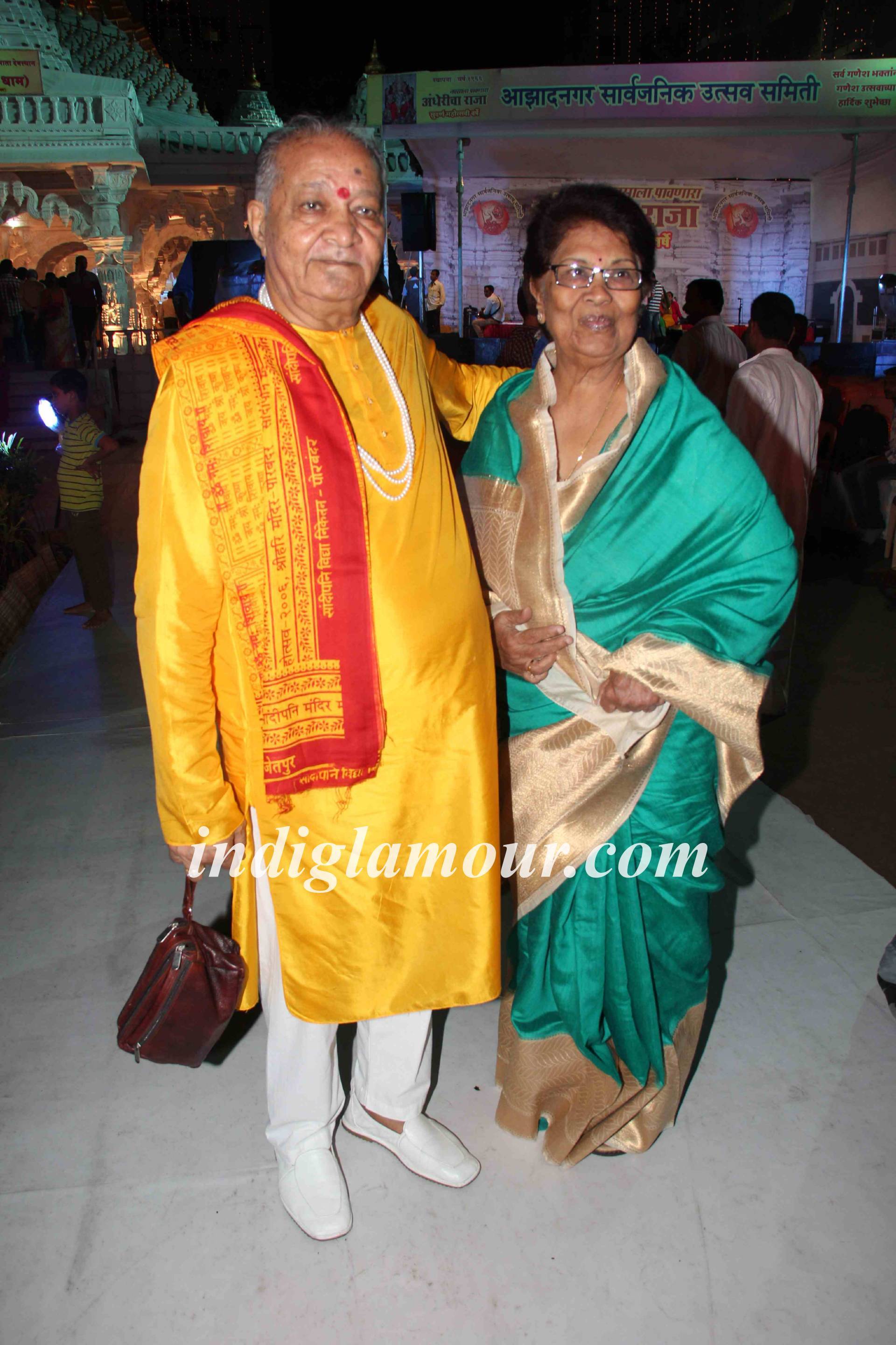 Rituperna Sen Gupta and Shilpa Shetty at Andheri Cha Raja Event hd photo
