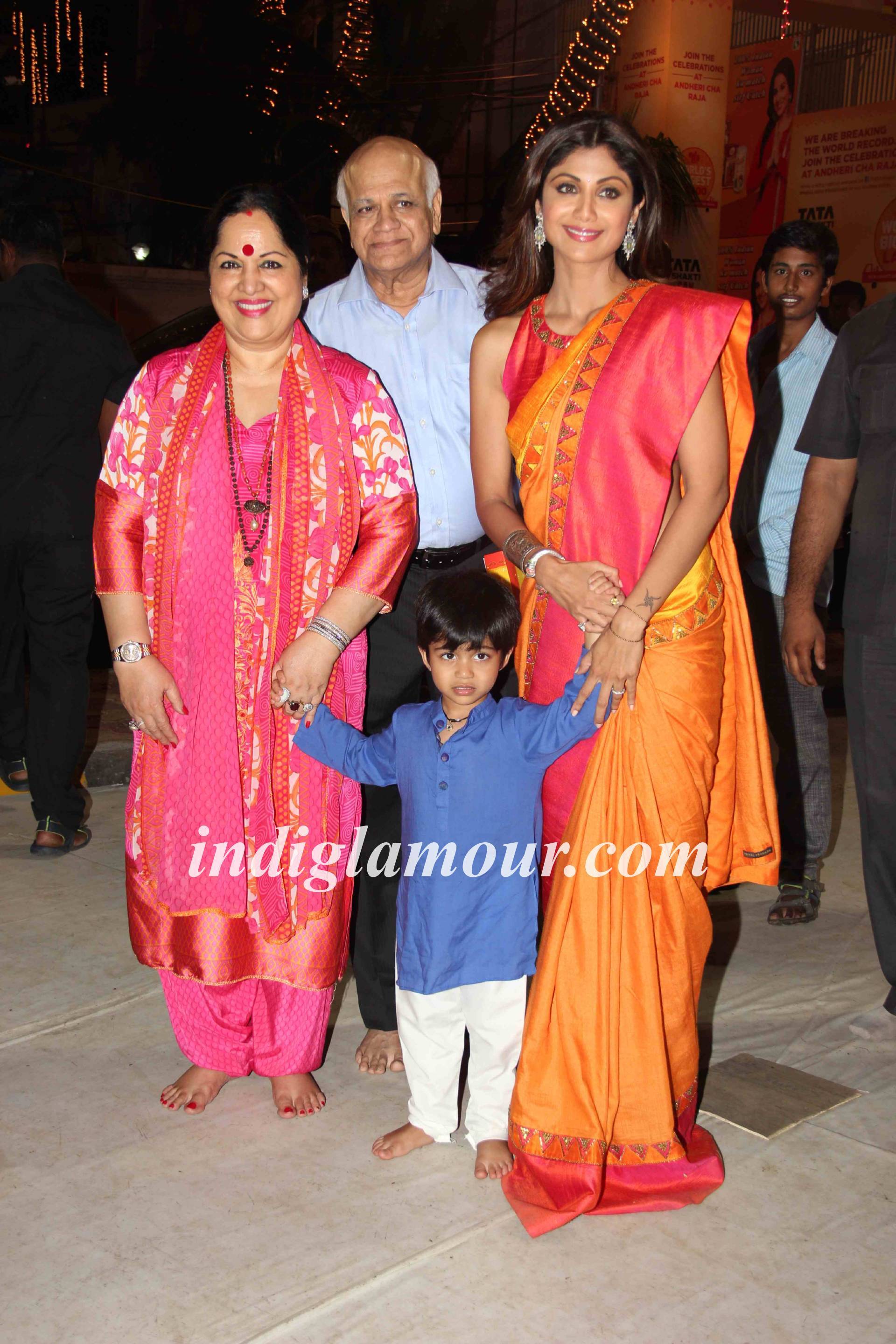 Rituperna Sen Gupta and Shilpa Shetty at Andheri Cha Raja Event hd photo