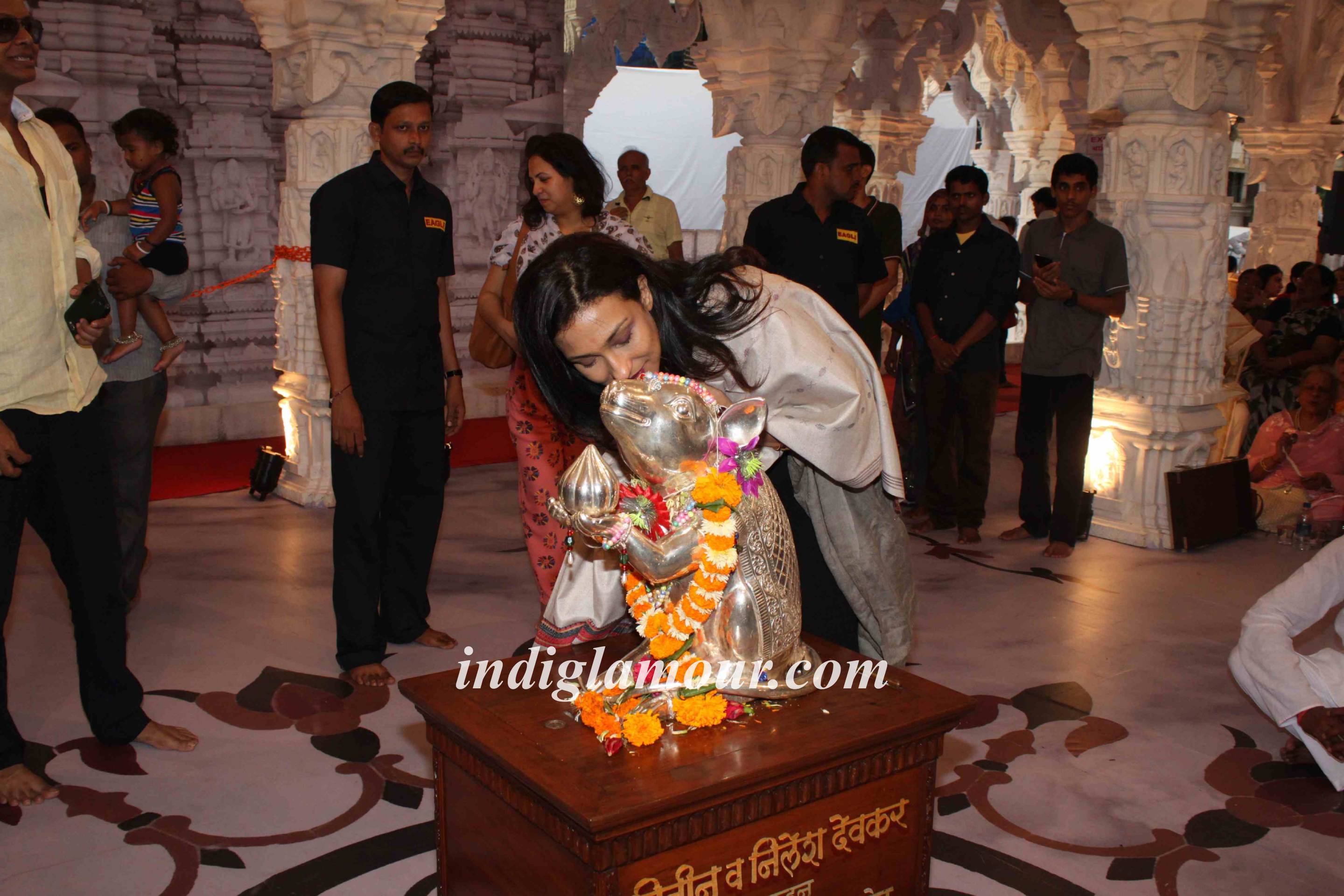 Rituperna Sen Gupta and Shilpa Shetty at Andheri Cha Raja Event hd photo