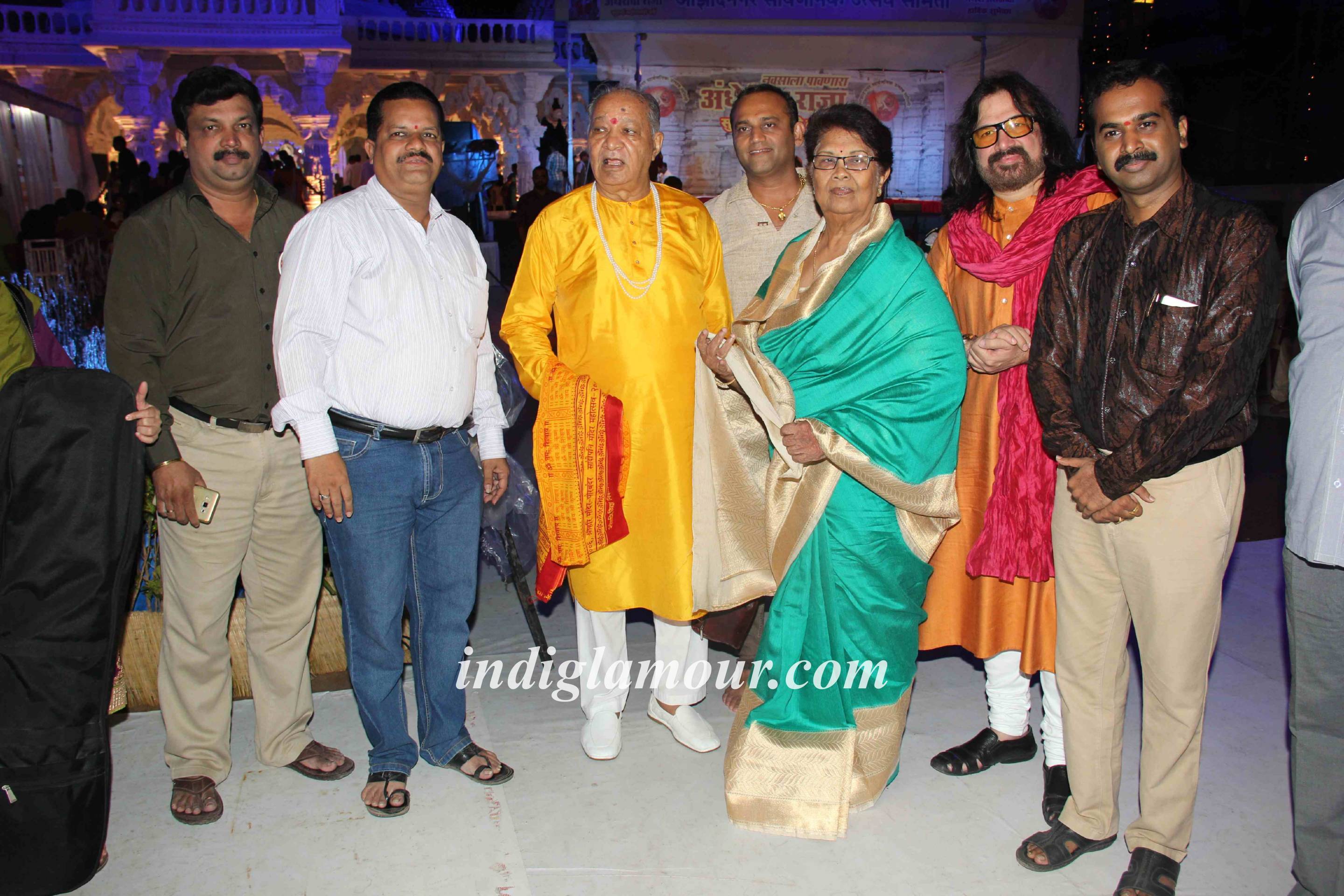 Rituperna Sen Gupta and Shilpa Shetty at Andheri Cha Raja Event hd photo