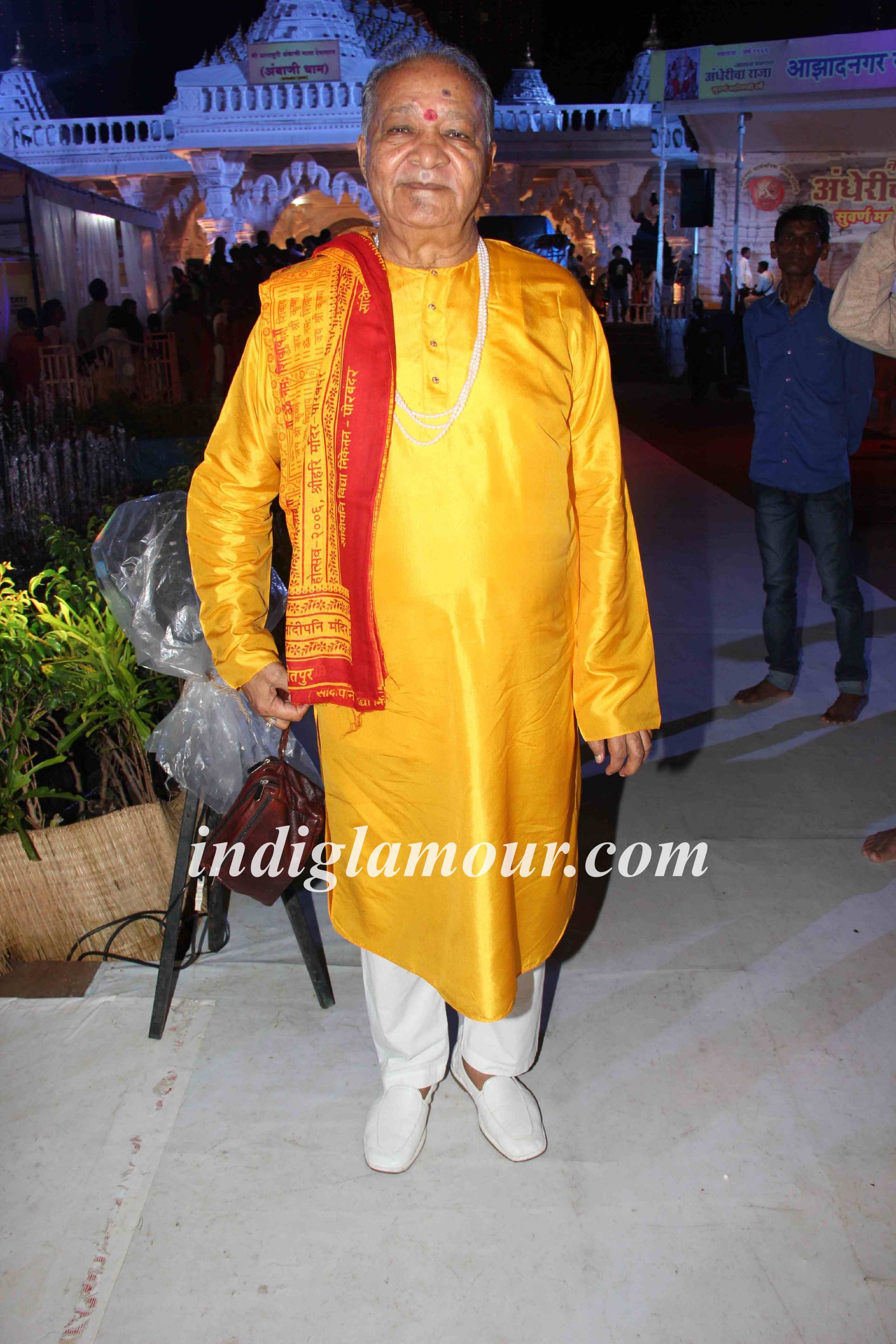 Rituperna Sen Gupta and Shilpa Shetty at Andheri Cha Raja Event hd photo