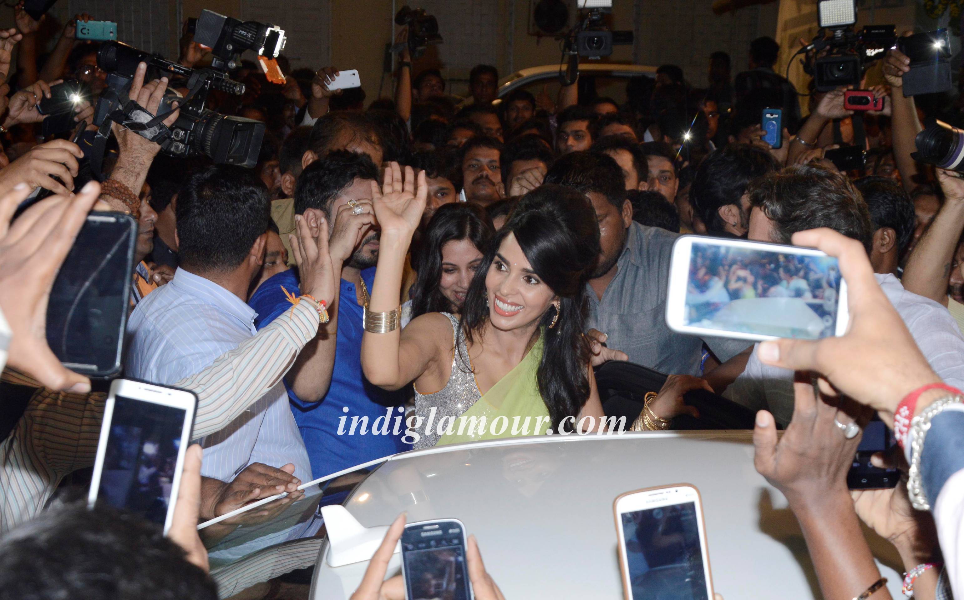 Mallika Sherawat Visits Ranjit Studio Ganpati Event hd photo