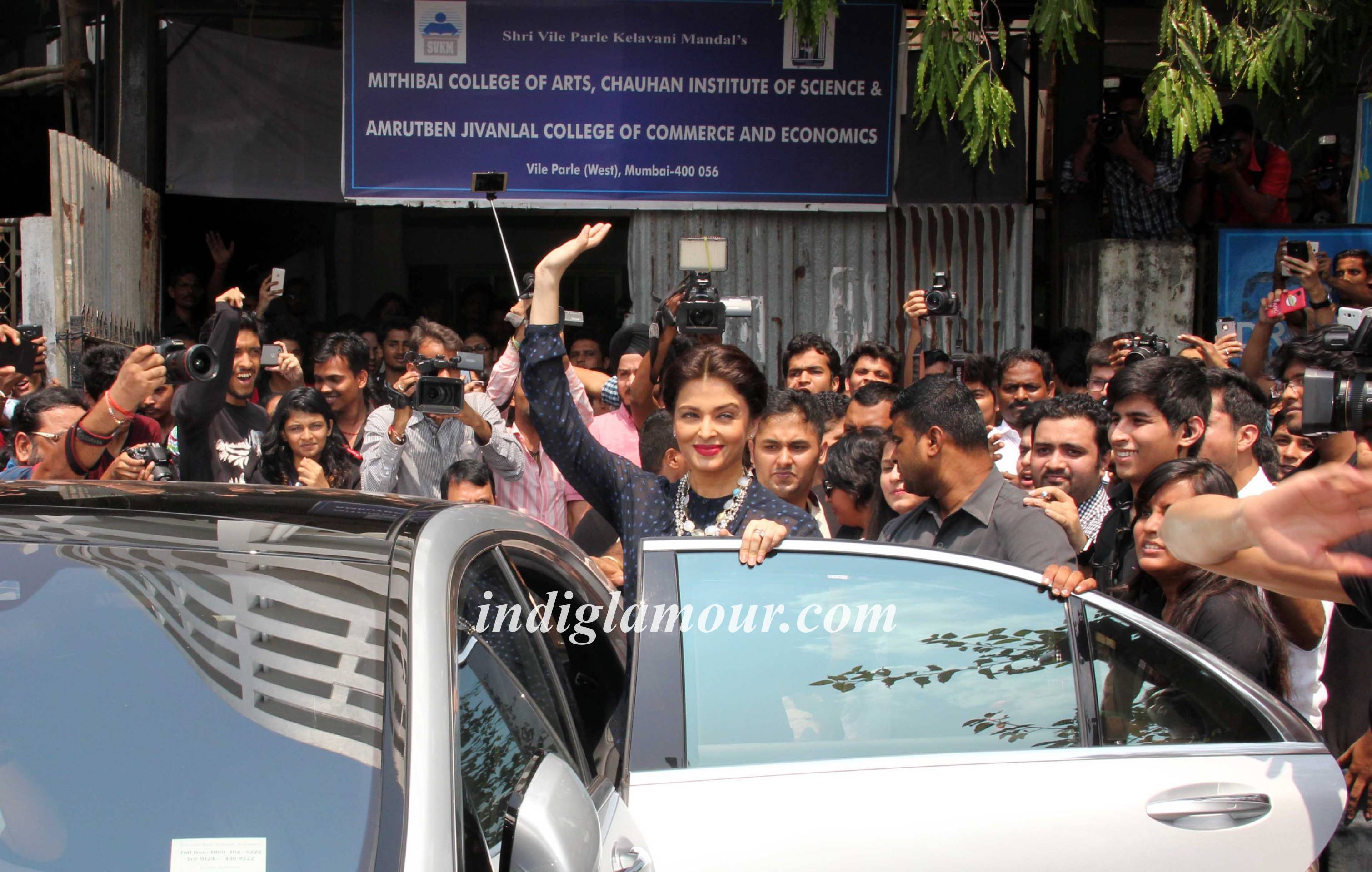 Aishwarya Rai Bachchan at Vividh Festival Event hd photo