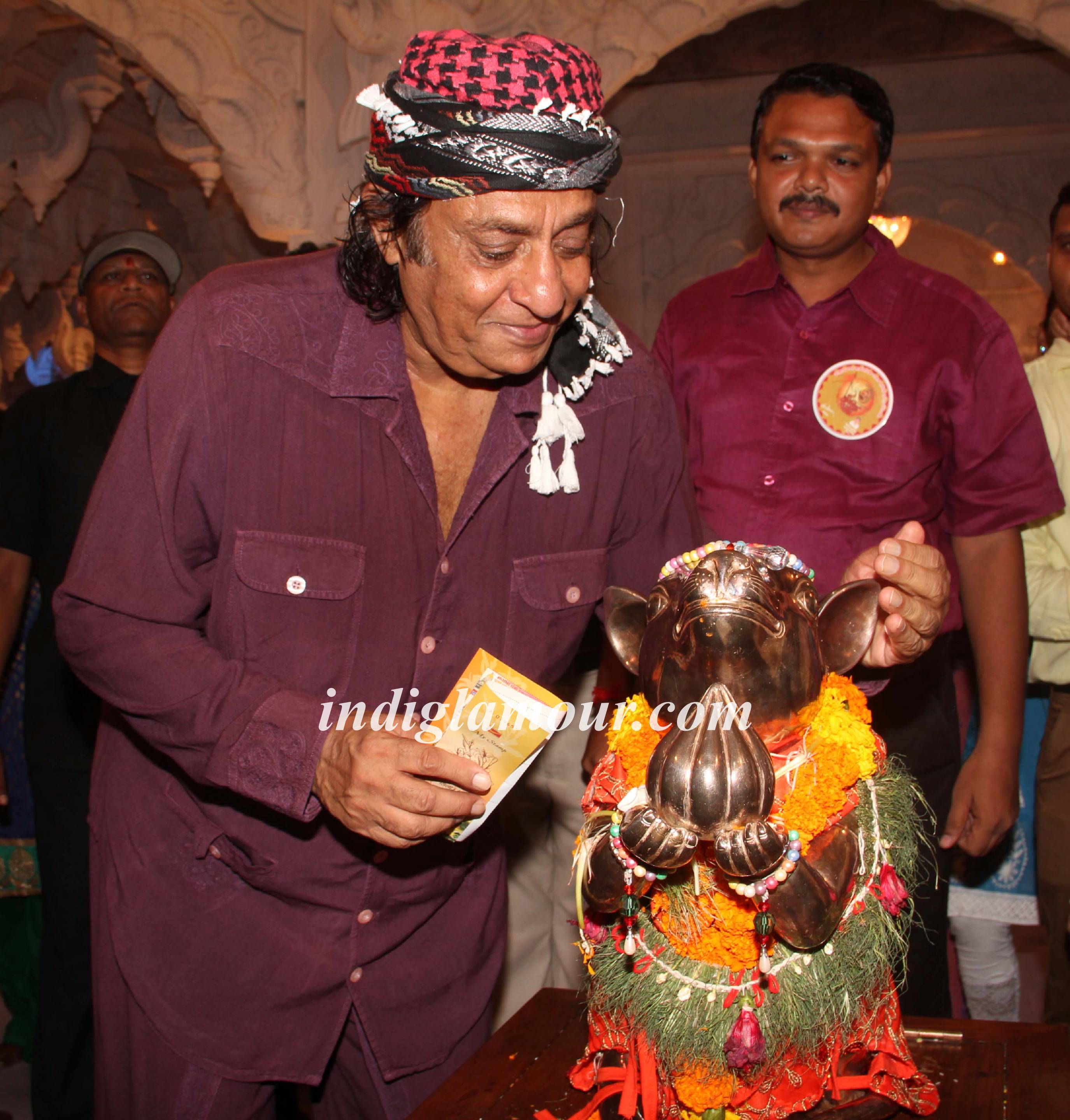 Shatrughan Sinha Visits Andheri Cha Raja Ganpati Event hd photo