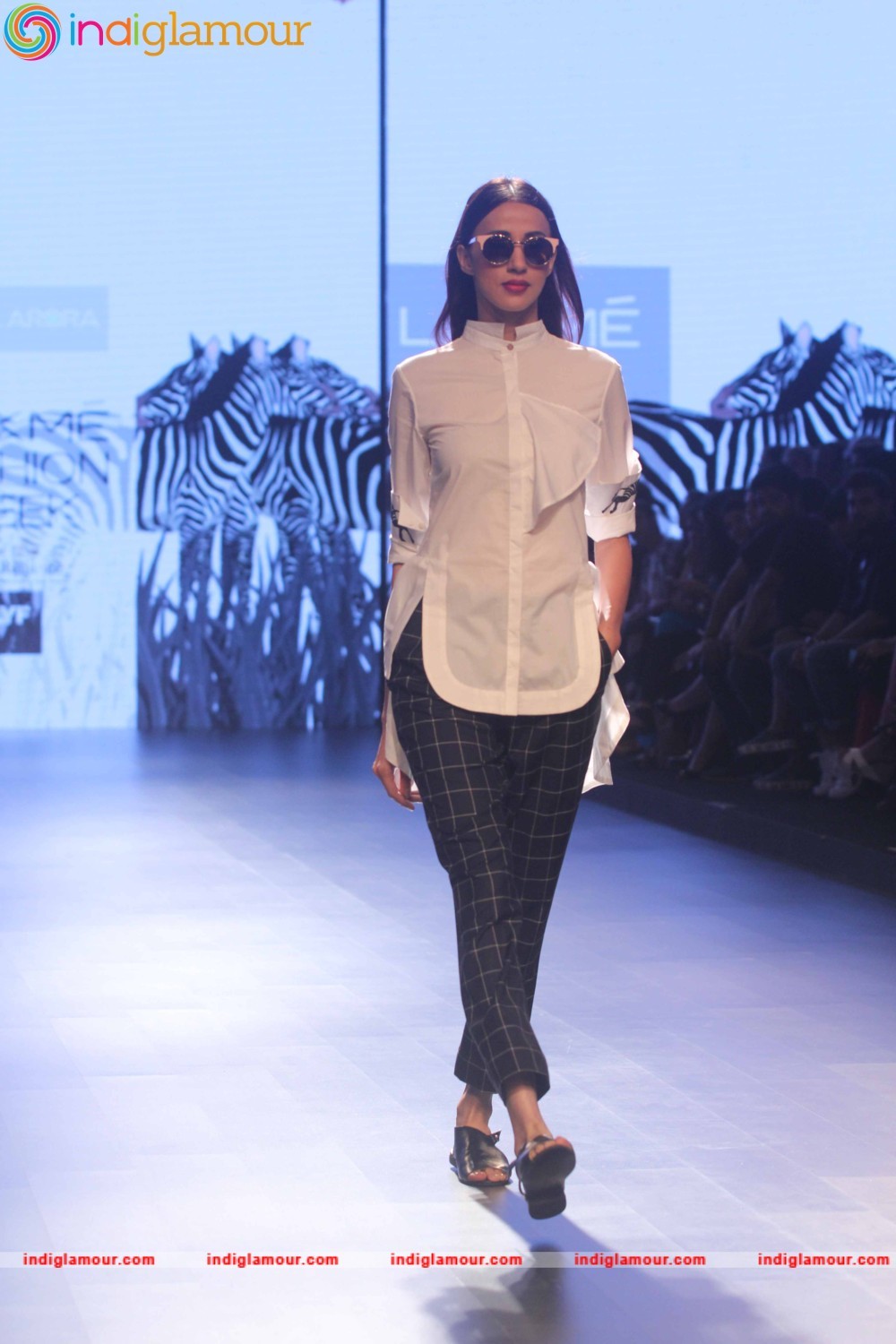 LFW Day 1 Show Design By Sneha Arora Event hd photo