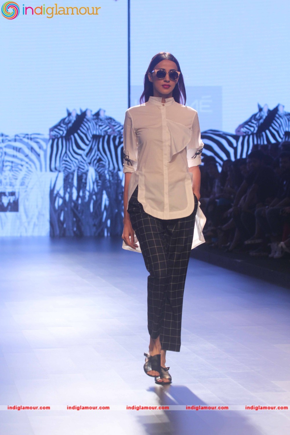 LFW Day 1 Show Design By Sneha Arora Event hd photo