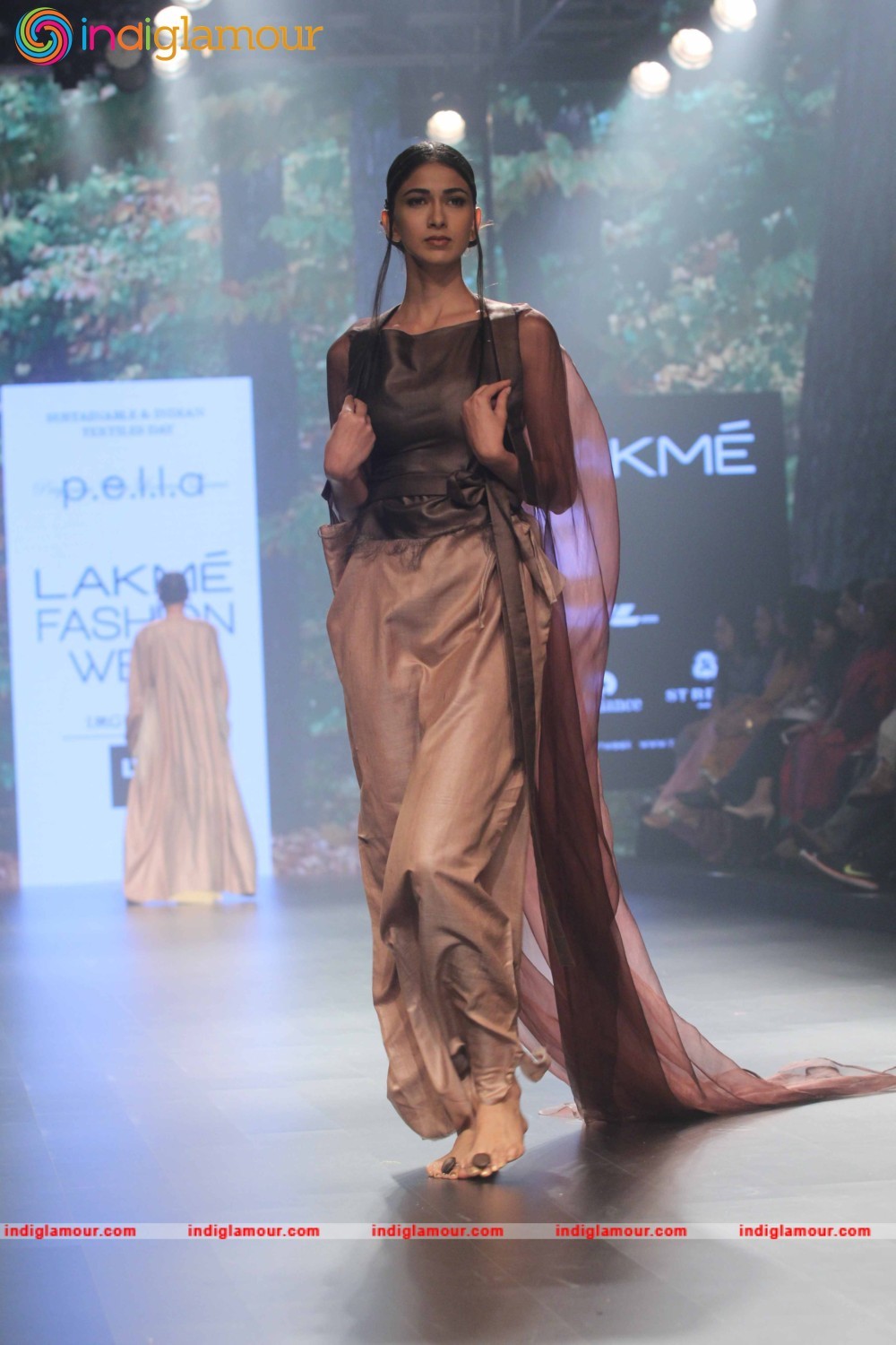 LFW Day 2 Show Design By Pella Event hd photo