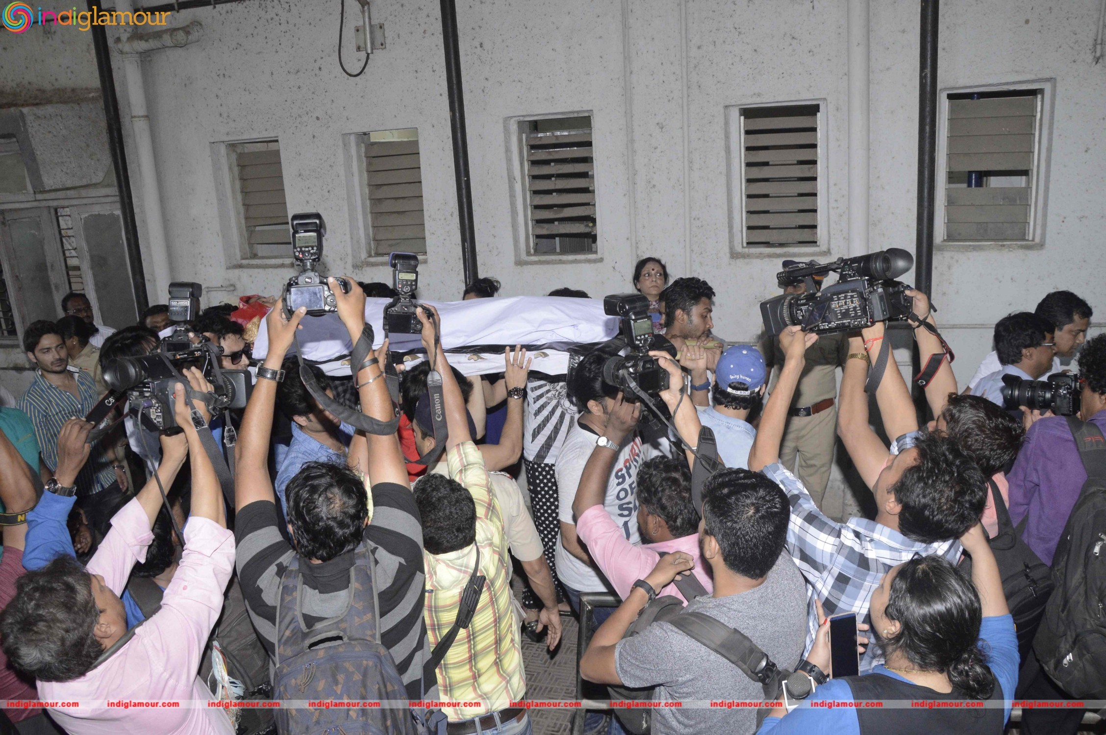 Pratyusha Banerjee Funeral Event hd photo