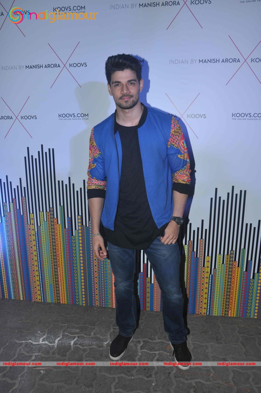 Manish Malhotra For KOOVS Collection Event hd photo