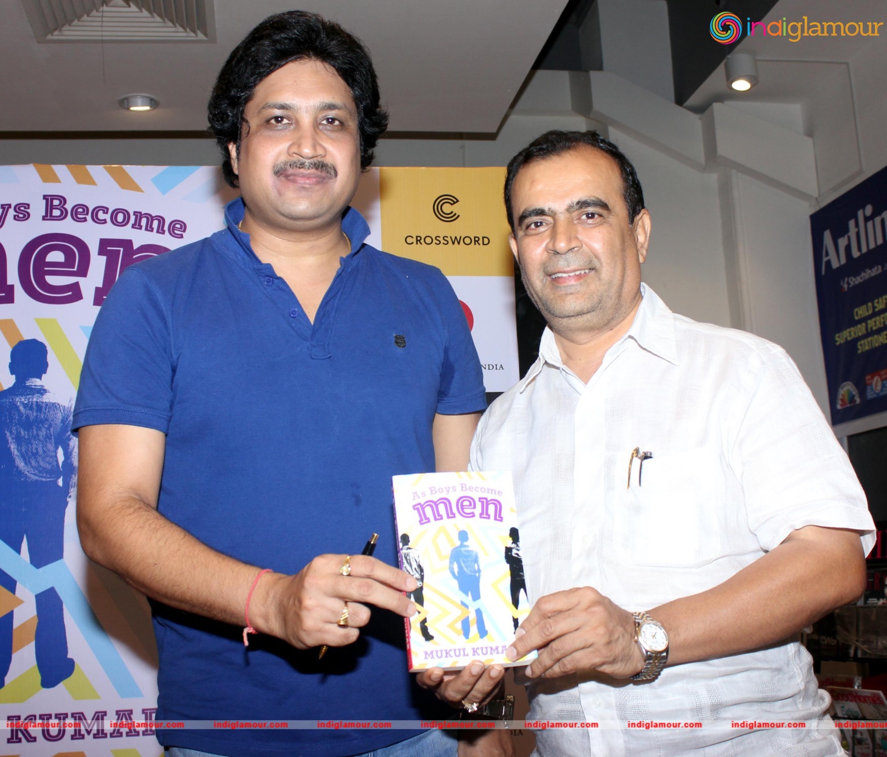 Sharman Joshi Unveils Mukul Kumar Book As Boy Become Men Event hd photo