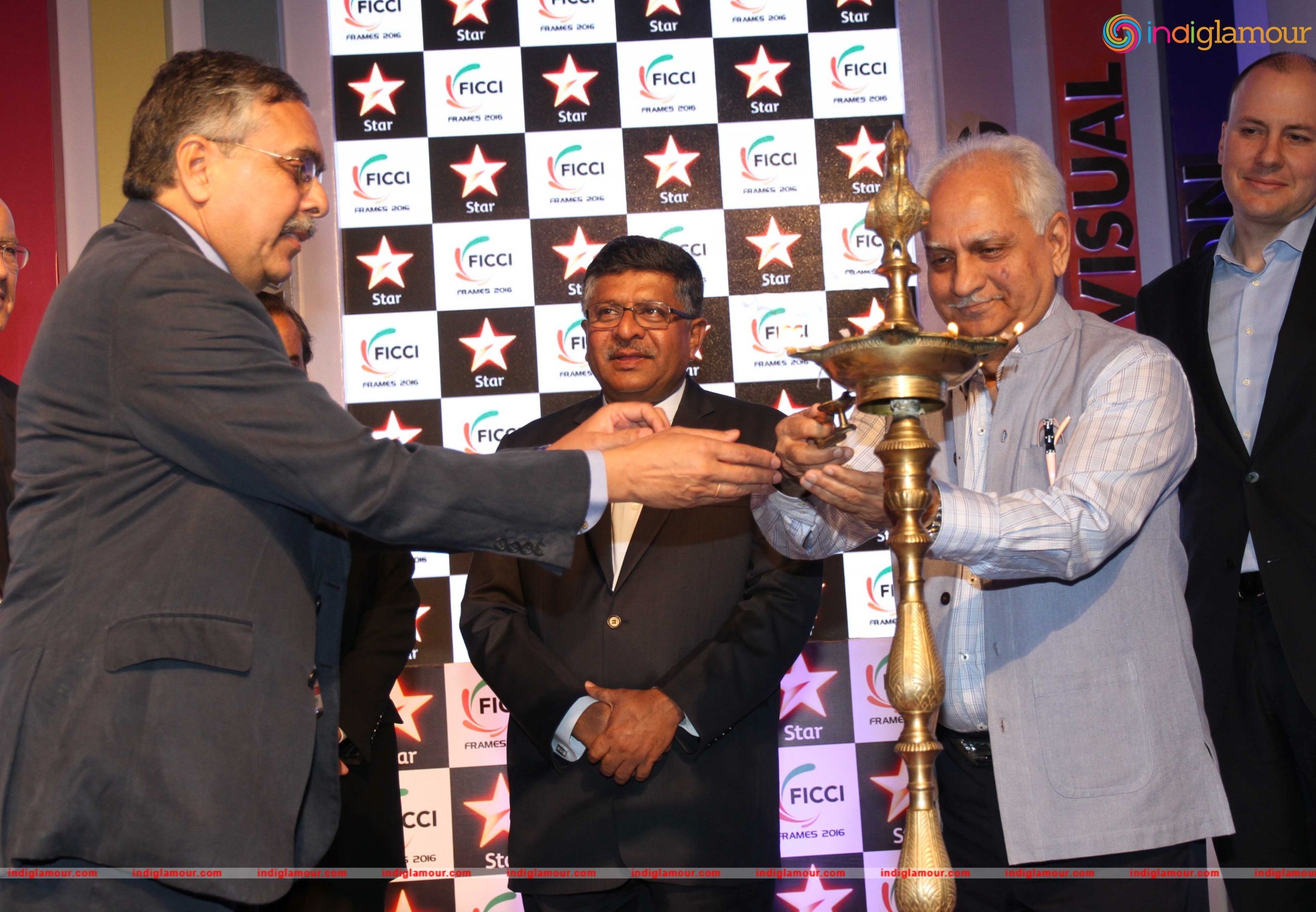 Sharman Joshi Unveils Mukul Kumar Book As Boy Become Men Event hd photo