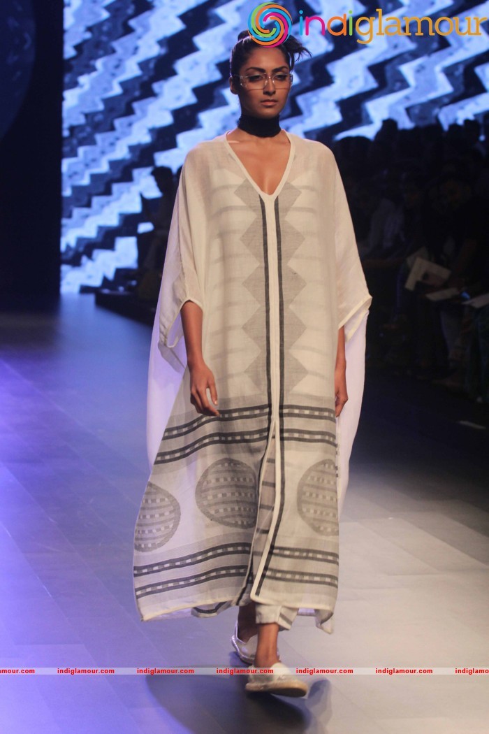 LFW Day 2 Show Design By Aish Event hd photo