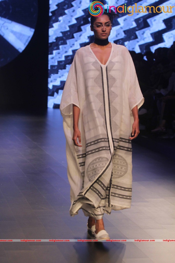 LFW Day 2 Show Design By Aish Event hd photo
