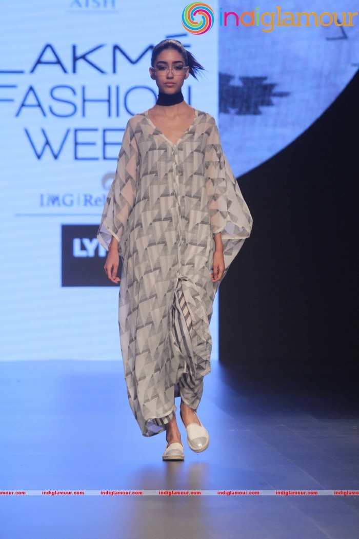 LFW Day 2 Show Design By Aish Event hd photo