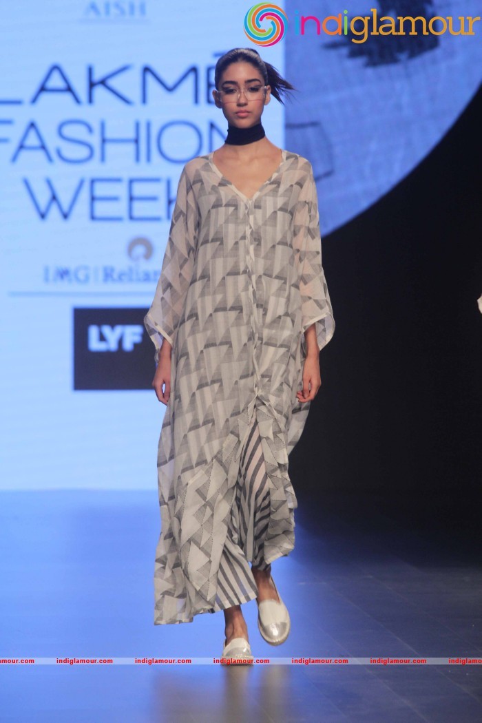 LFW Day 2 Show Design By Aish Event hd photo