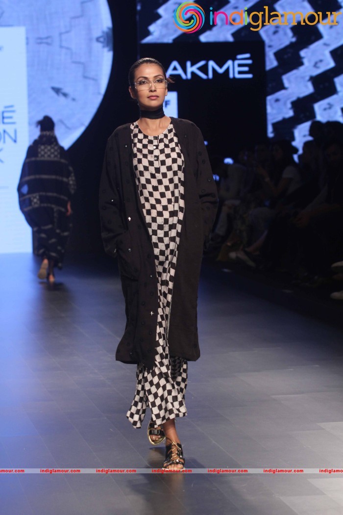 LFW Day 2 Show Design By Aish Event hd photo