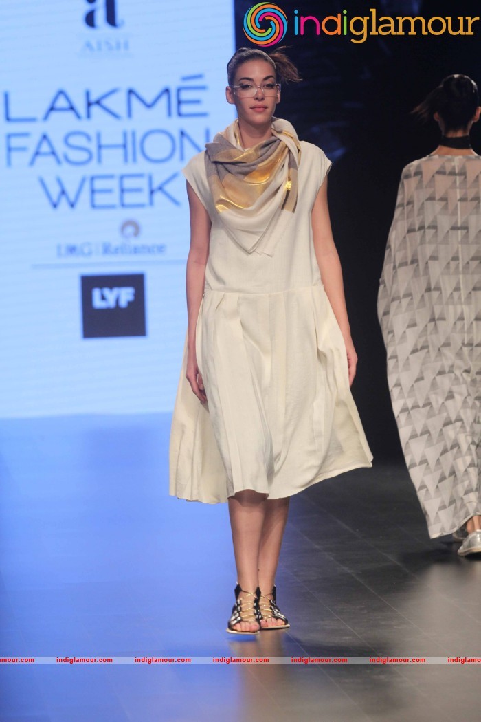 LFW Day 2 Show Design By Aish Event hd photo