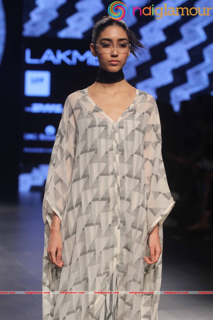 LFW Day 2 Show Design By Aish Event hd photo