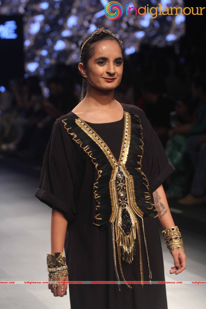 LFW Day 2 Show Design By Deepa Gurnani Event hd photo