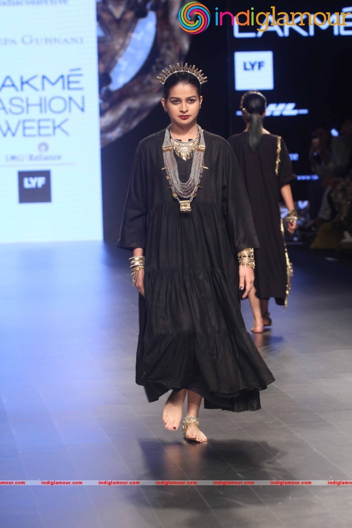 LFW Day 2 Show Design By Deepa Gurnani Event hd photo
