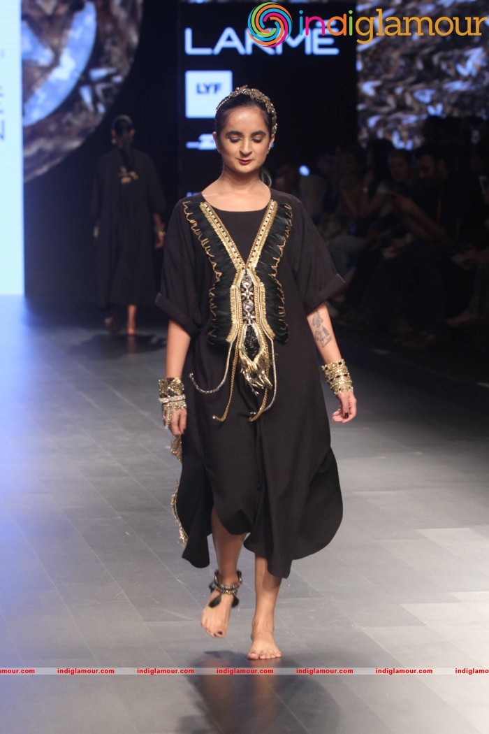 LFW Day 2 Show Design By Deepa Gurnani Event hd photo