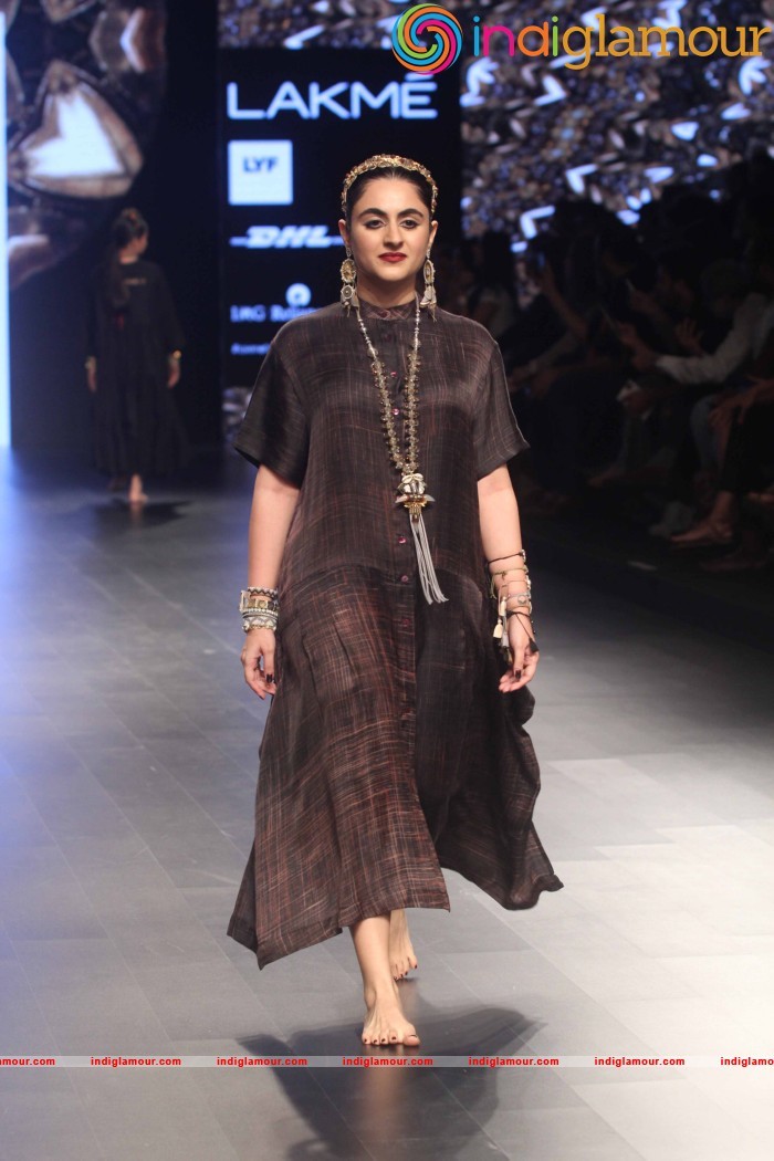 LFW Day 2 Show Design By Deepa Gurnani Event hd photo