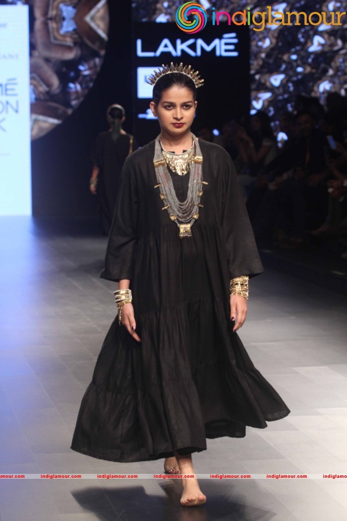 LFW Day 2 Show Design By Deepa Gurnani Event hd photo