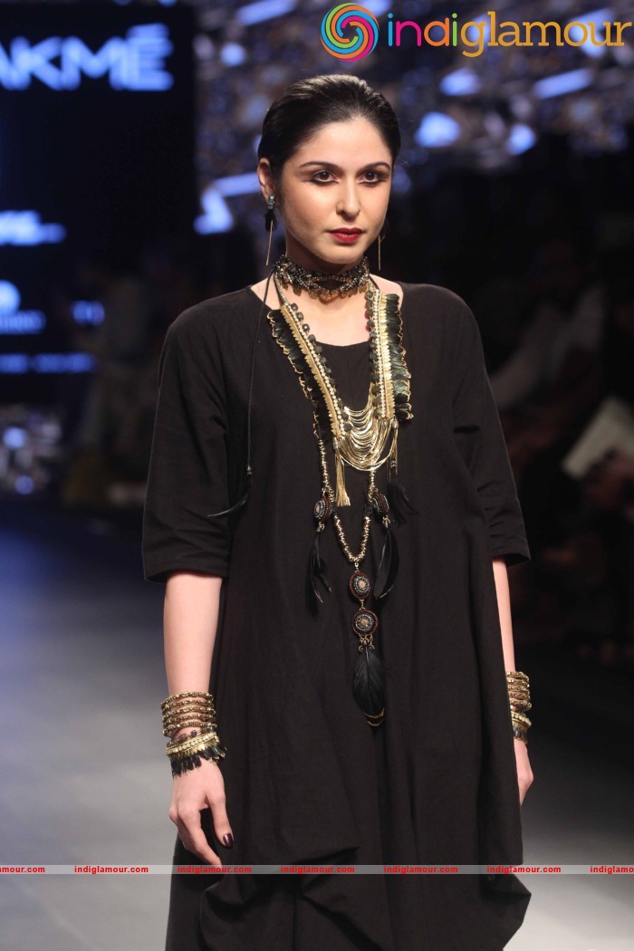 LFW Day 2 Show Design By Deepa Gurnani Event hd photo