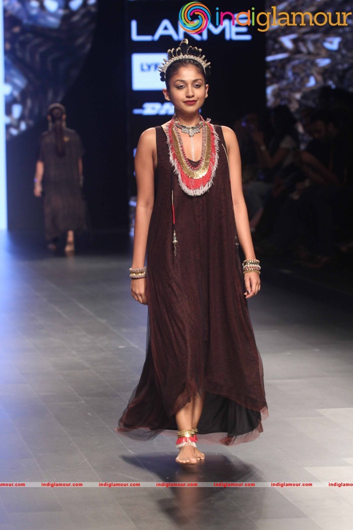 LFW Day 2 Show Design By Deepa Gurnani Event hd photo